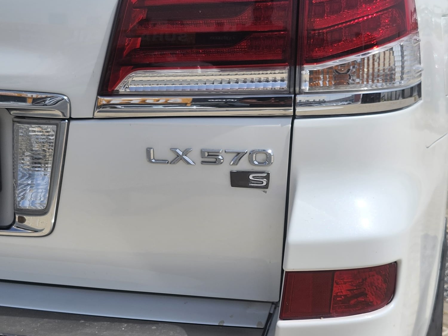 Lexus LX 570 S 2015 - Image 4