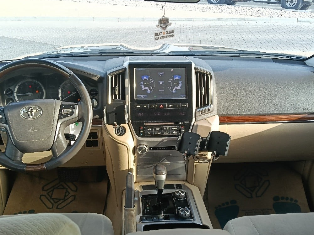 Toyota Land Cruiser VX.R - Image 4