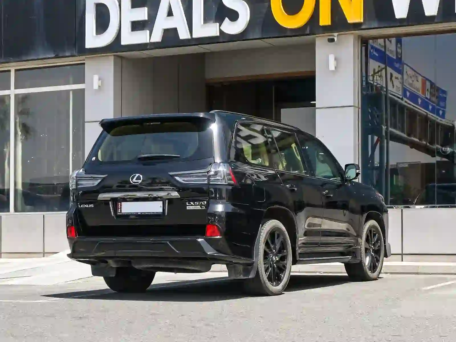 Lexus LX 570 S Black Edition 2021 - Image 4