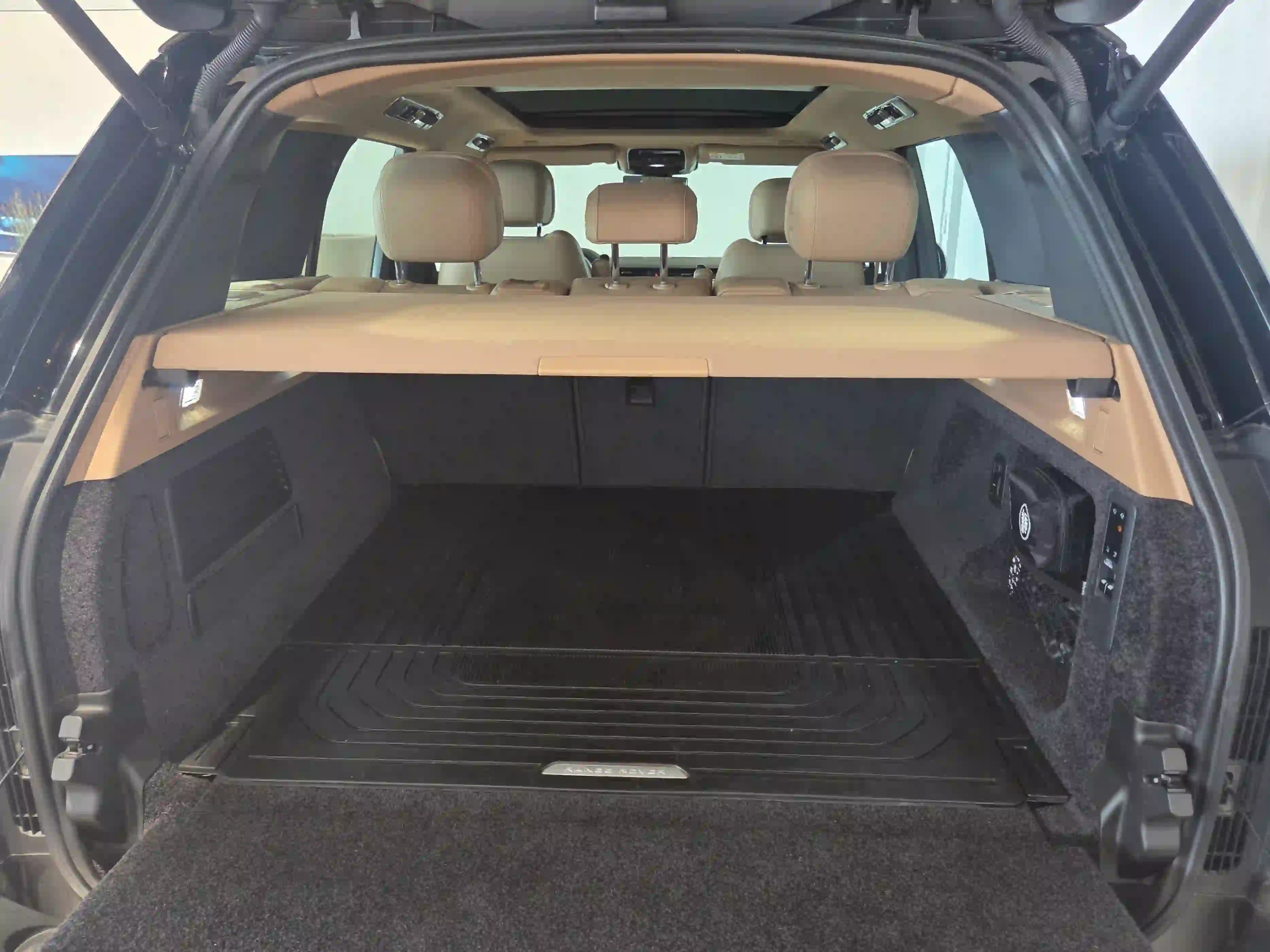 Land Rover Range Rover 4.4 V8 HSE 2025 — photo 12 for sale in Qatar