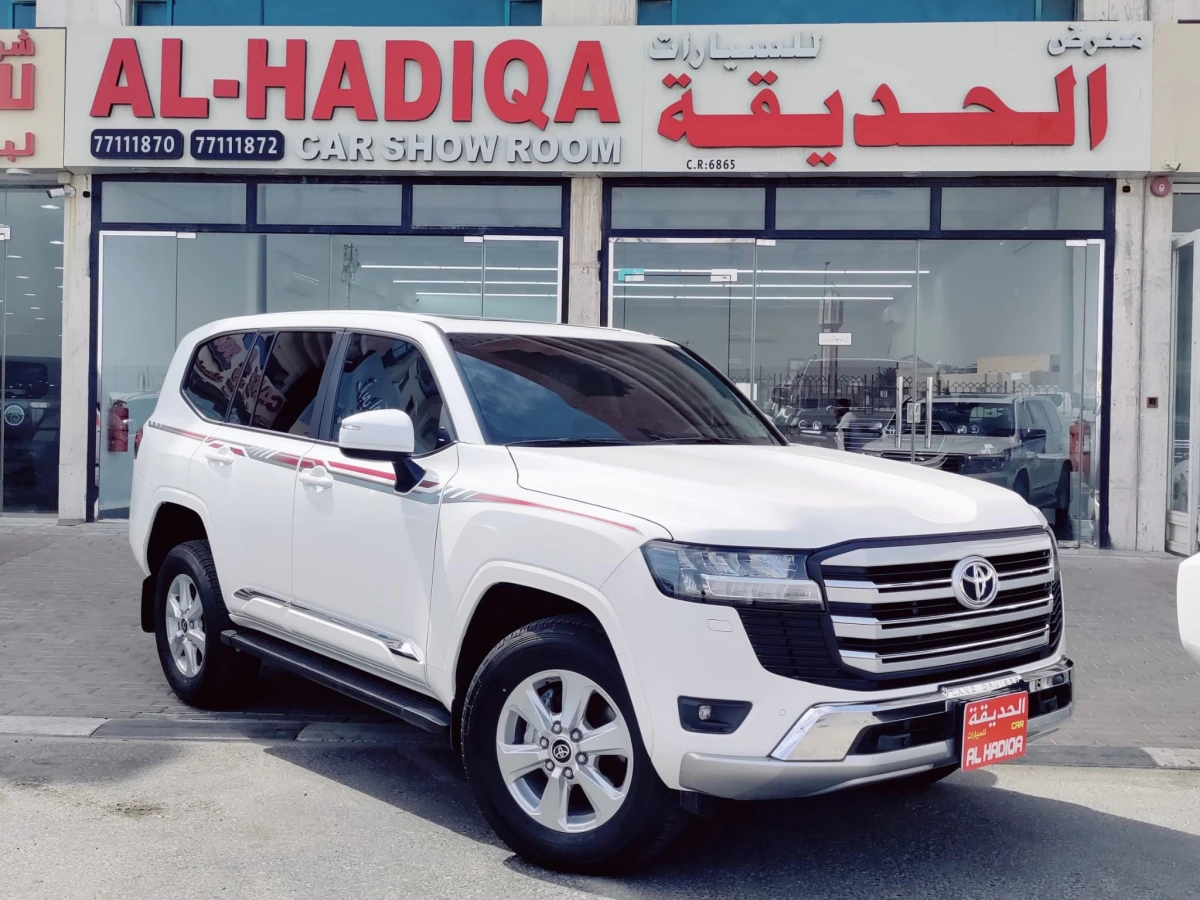 Toyota Land Cruiser GXR v6 2025