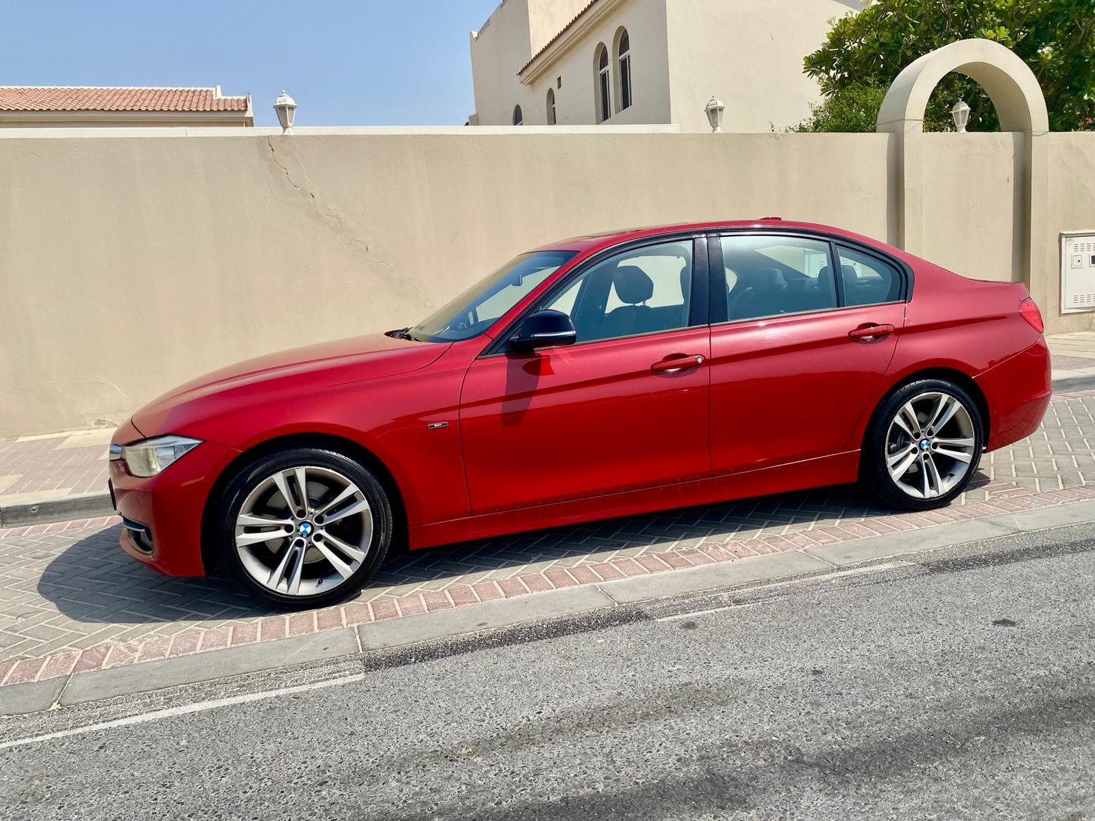 BMW 3-Series 328 i 2015 - Image 2