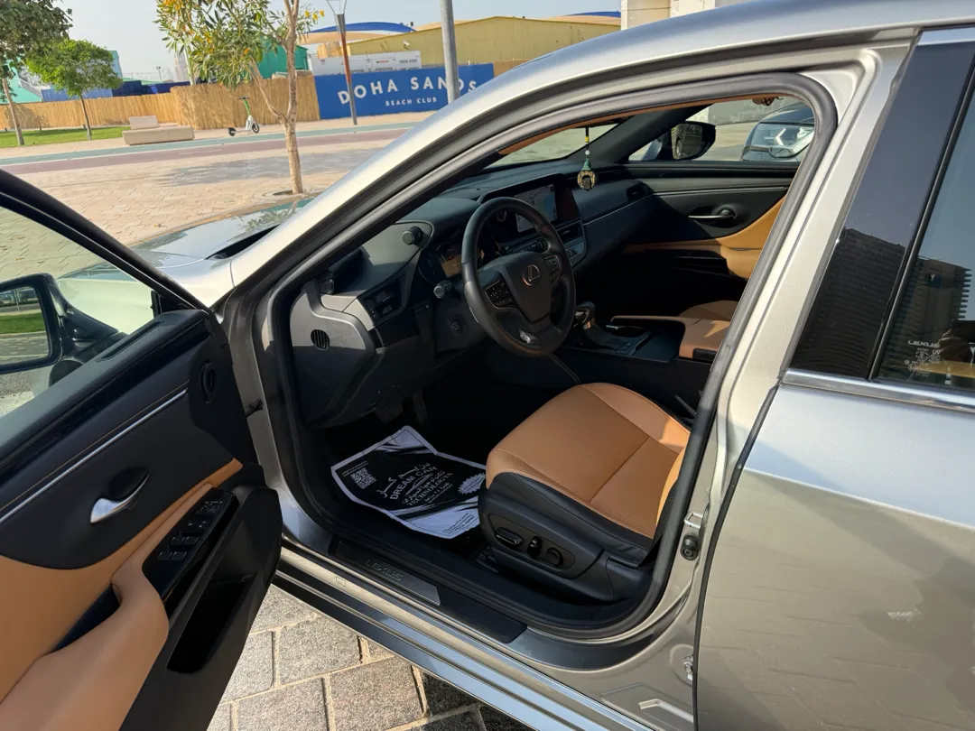 Lexus ES 300h 2023 - Image 2