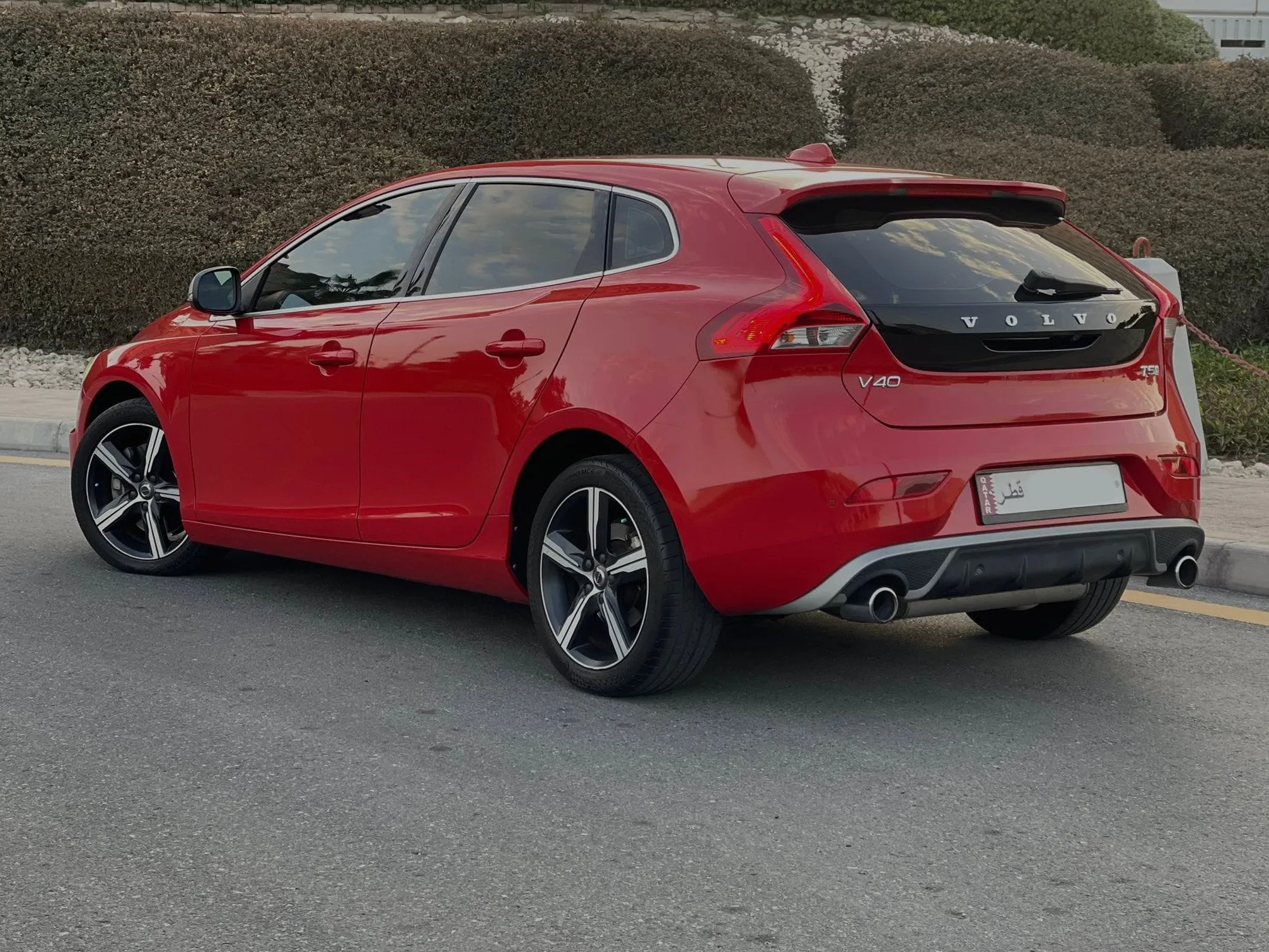 Volvo v40  2017 - Image 2