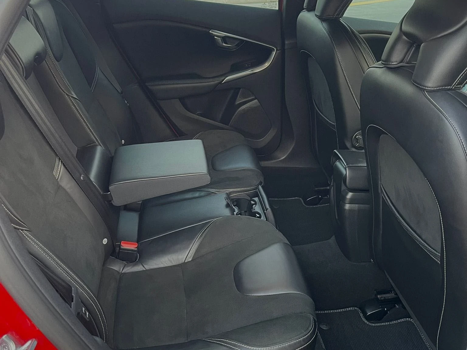 Volvo v40 2017 — photo 9 for sale in Qatar