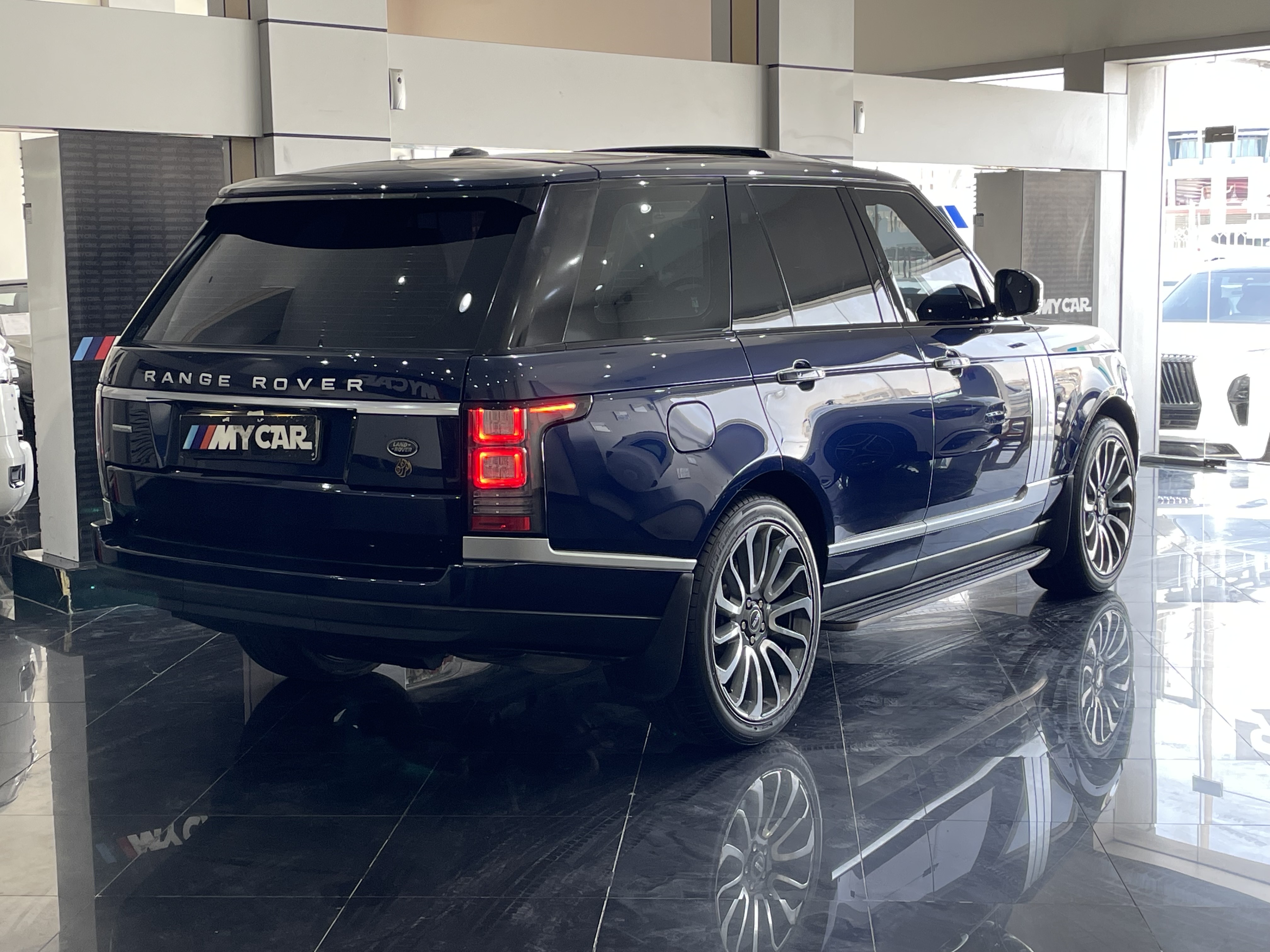 Land Rover Range Vogue Autobiography - Image 3