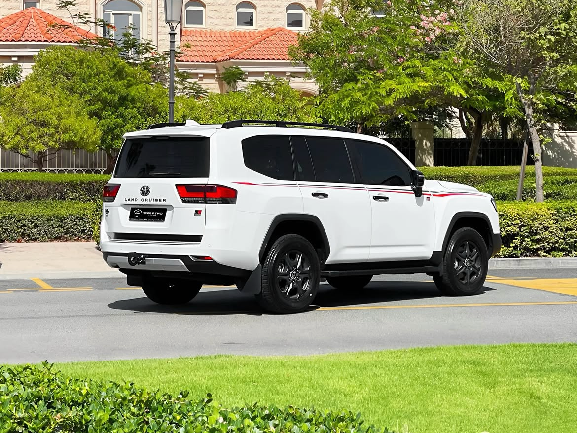Toyota Land Cruiser G/R - Image 2