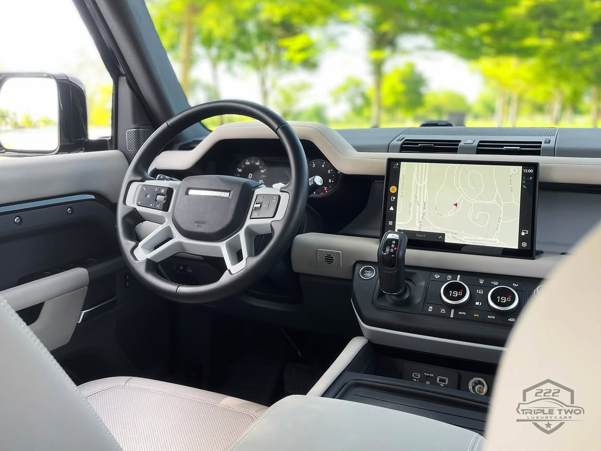 Land Rover Defender 110 S - Image 3