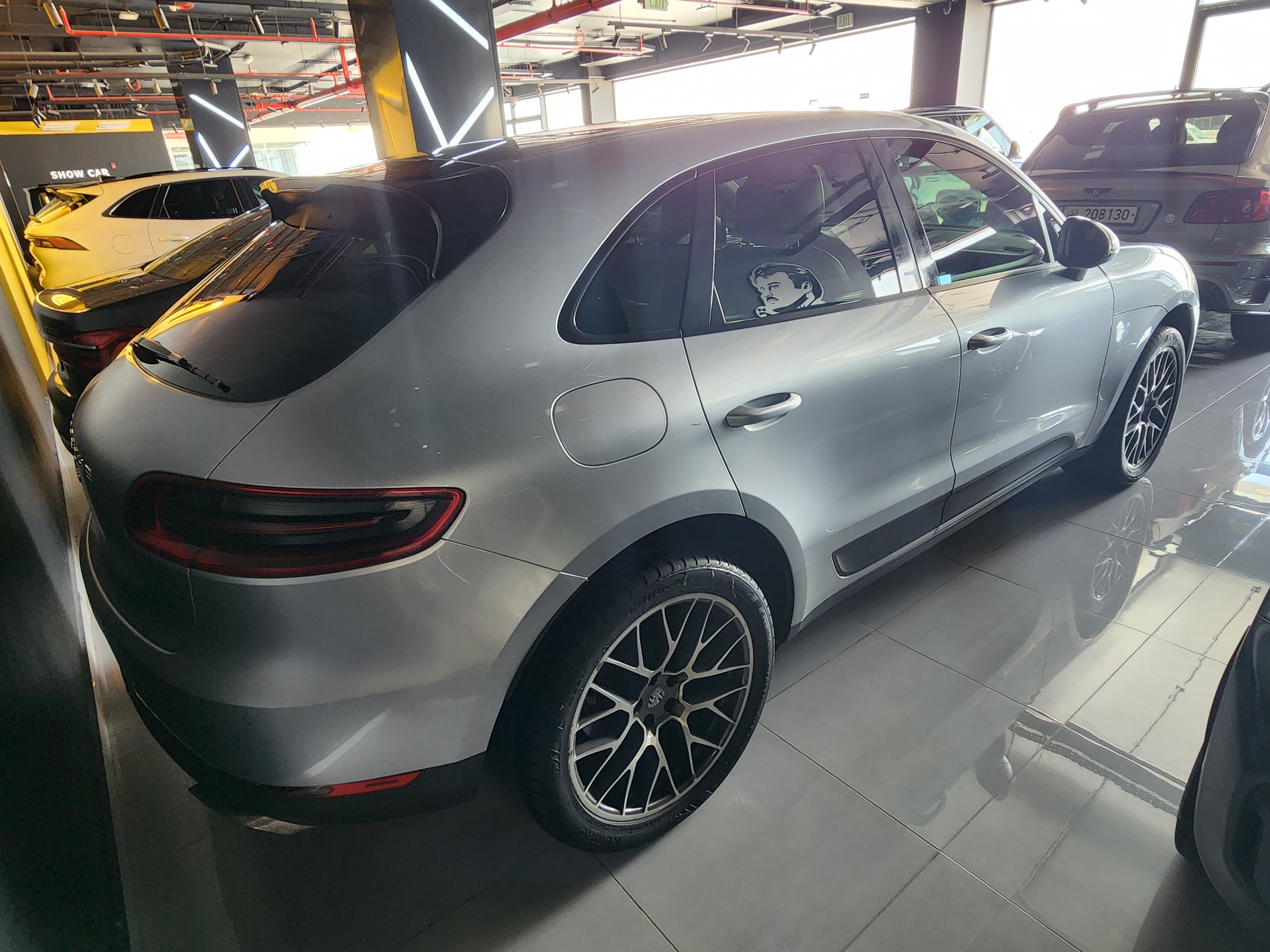 Porsche macan - Image 2