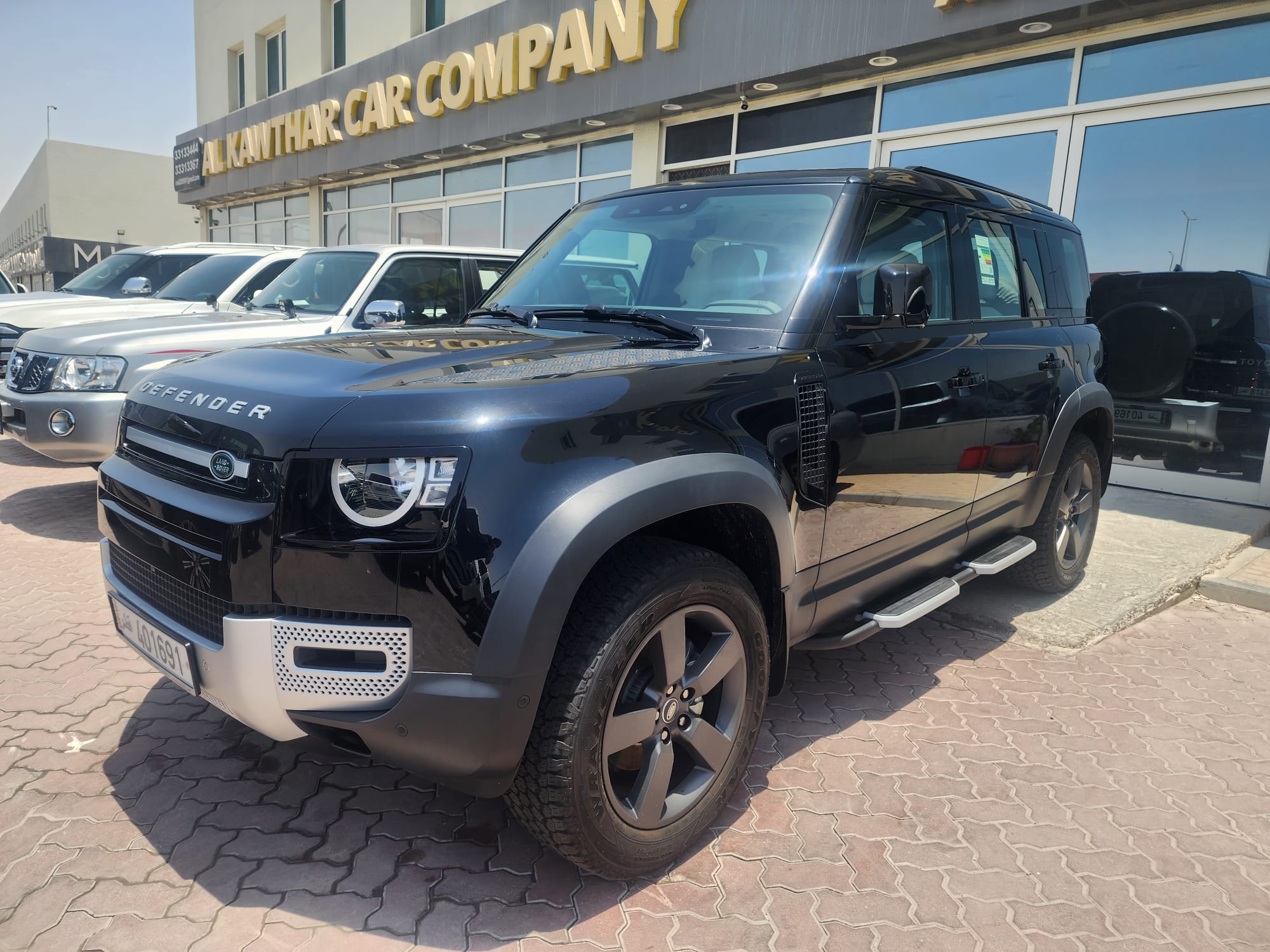 Land Rover Defender - Image 2