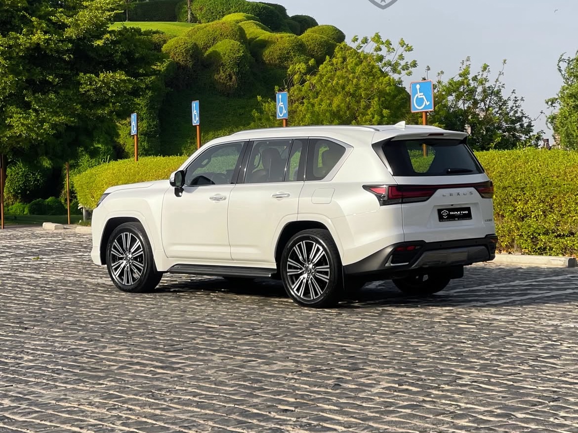 Lexus LX 600 - Image 2