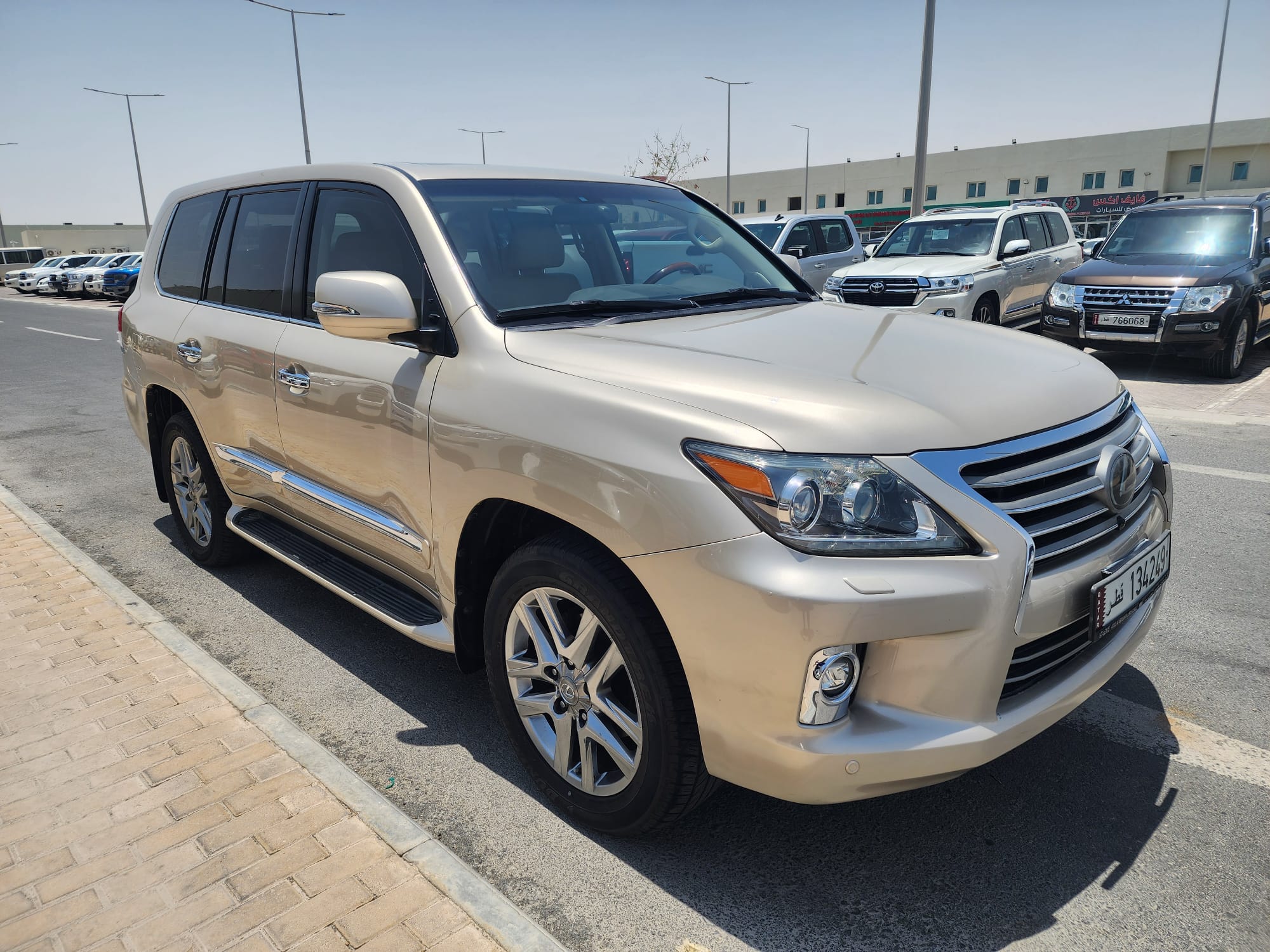 Lexus LX 570 - Image 4