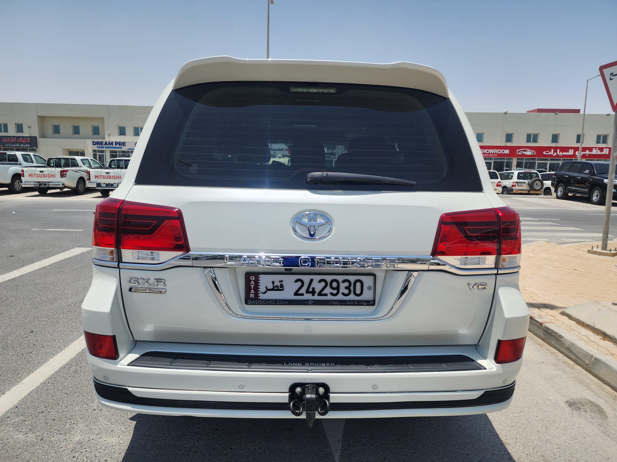 Toyota Land Cruiser GXR Grand Touring - Image 3