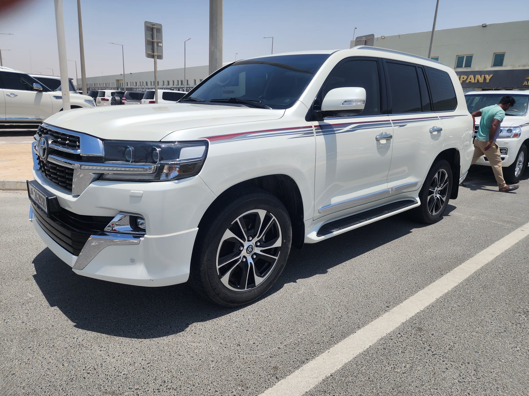 Toyota Land Cruiser GXR Grand Touring - Image 4