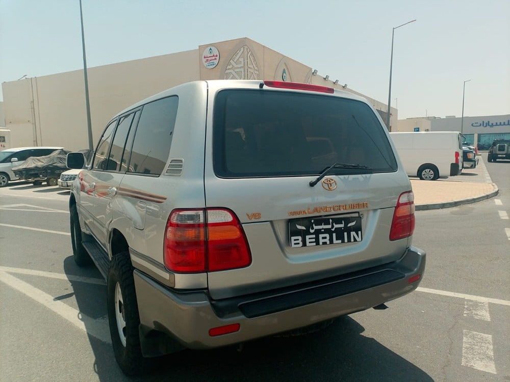 Toyota Land Cruiser VX.R - Image 3