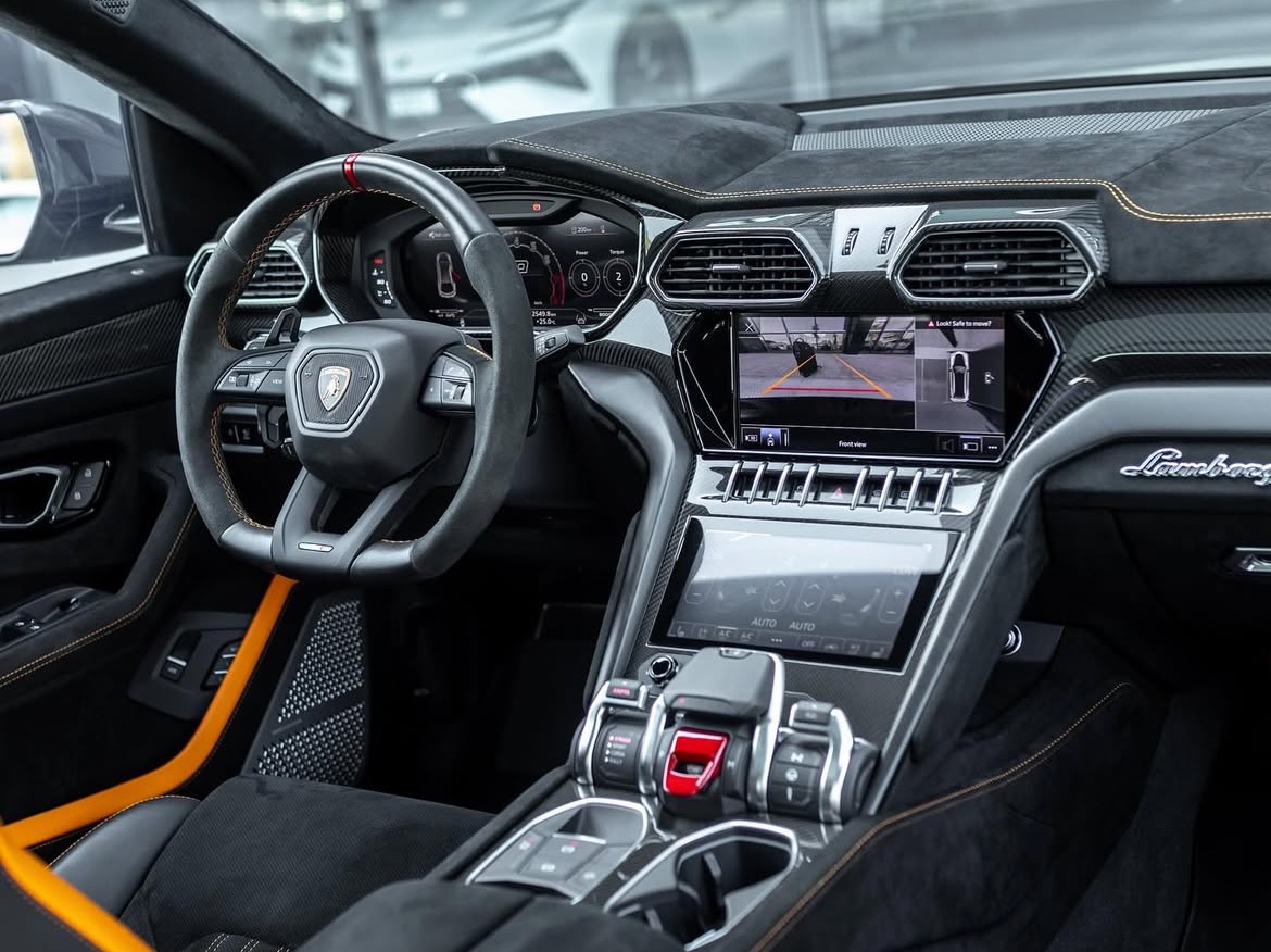 Lamborghini Urus - Image 3