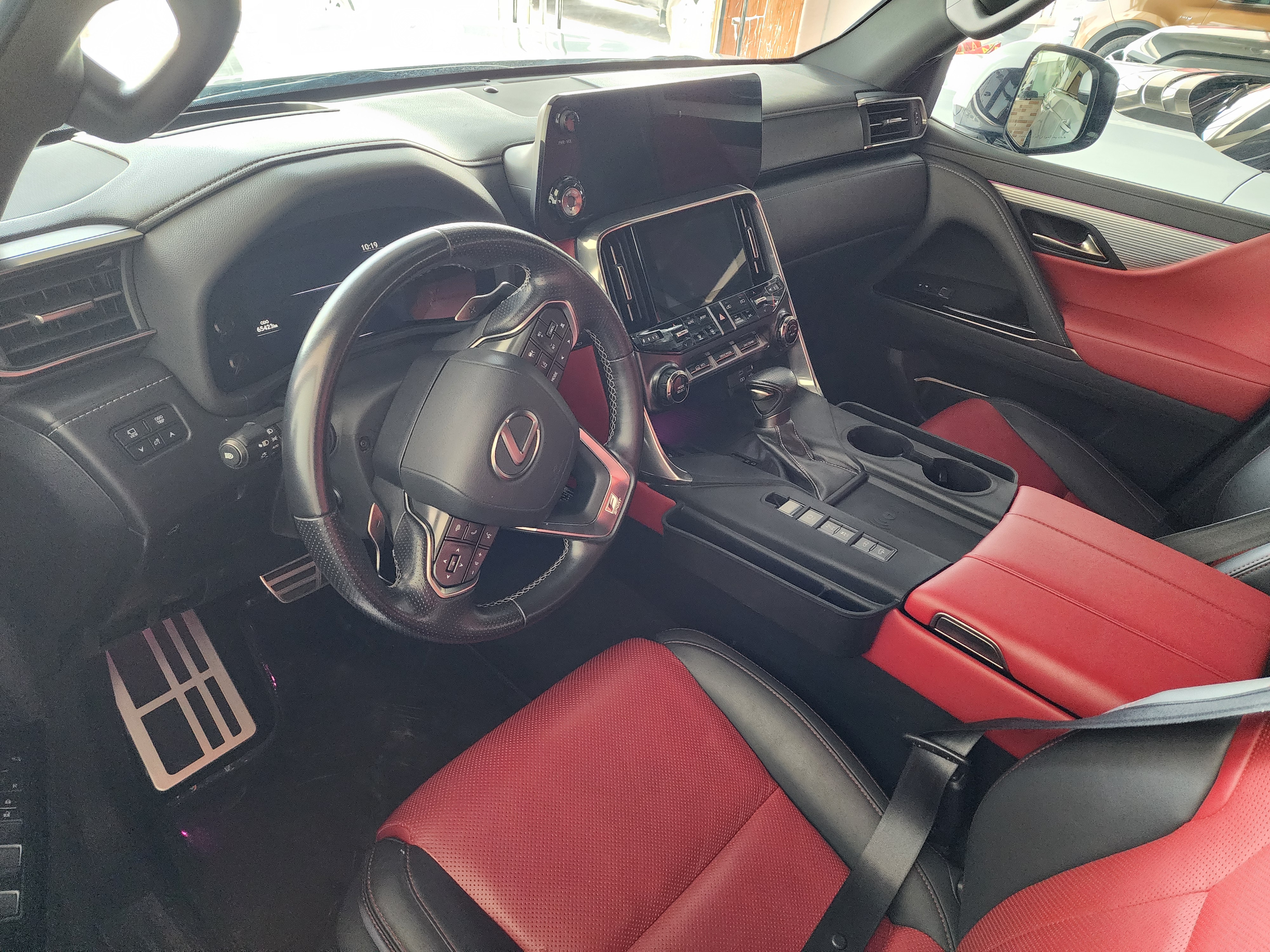Lexus LX 600  F-Sport - Image 3