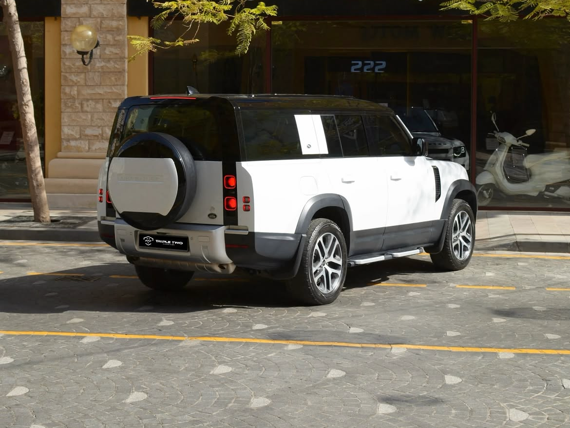 Land Rover Defender 130 - Image 2