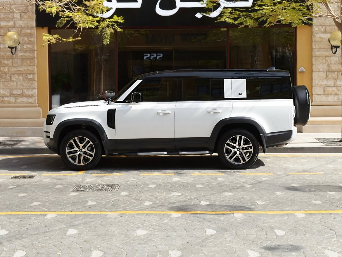 Land Rover Defender 130 - Image 3