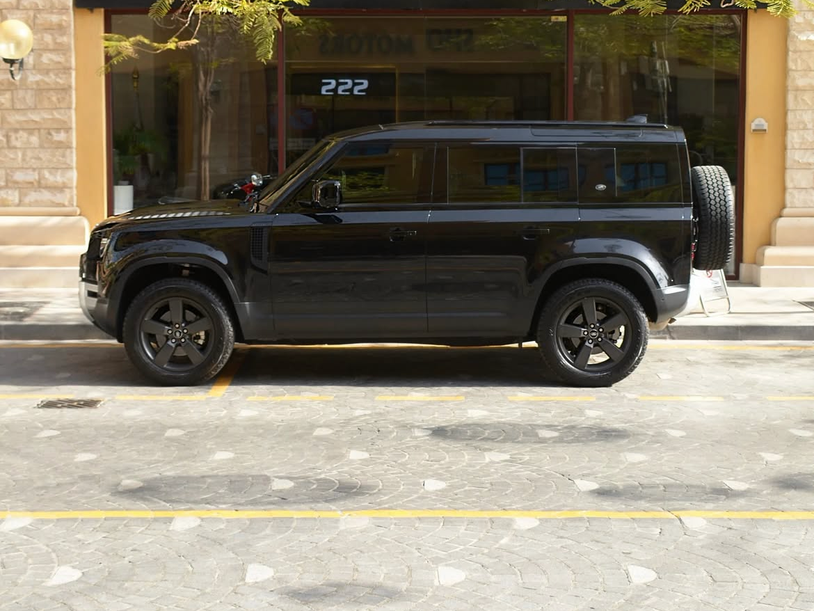 Land Rover Defender 110 S - Image 2