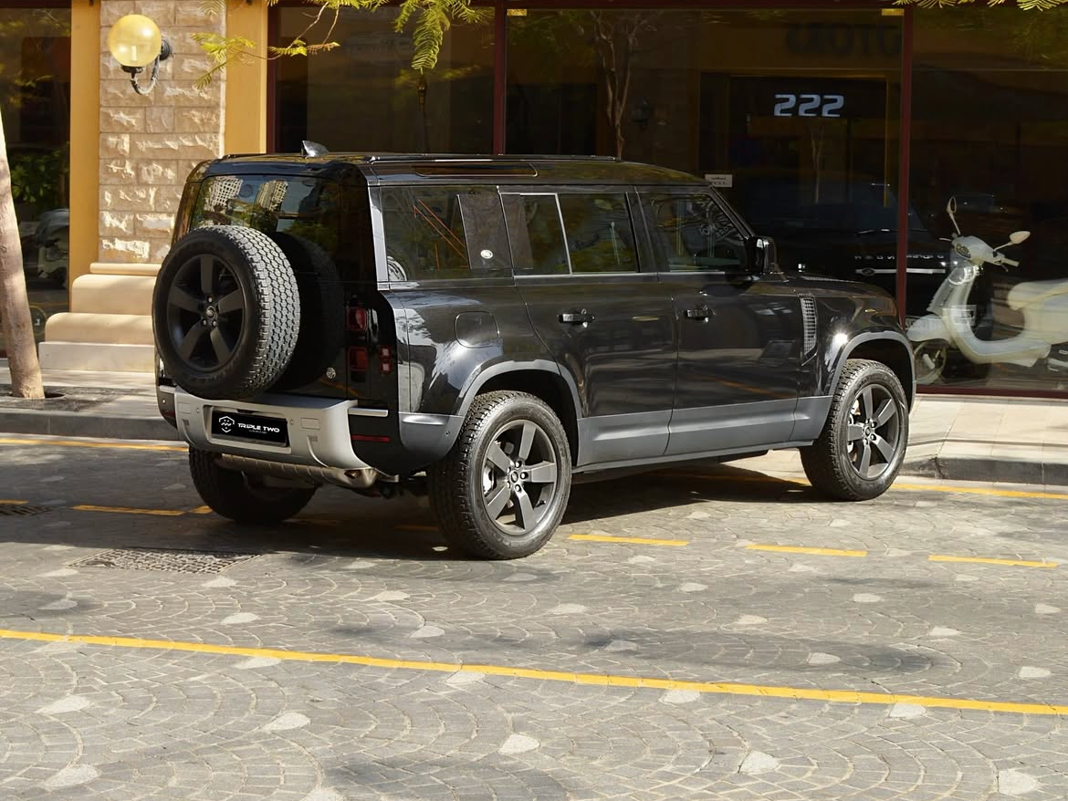 Land Rover Defender 110 S - Image 3
