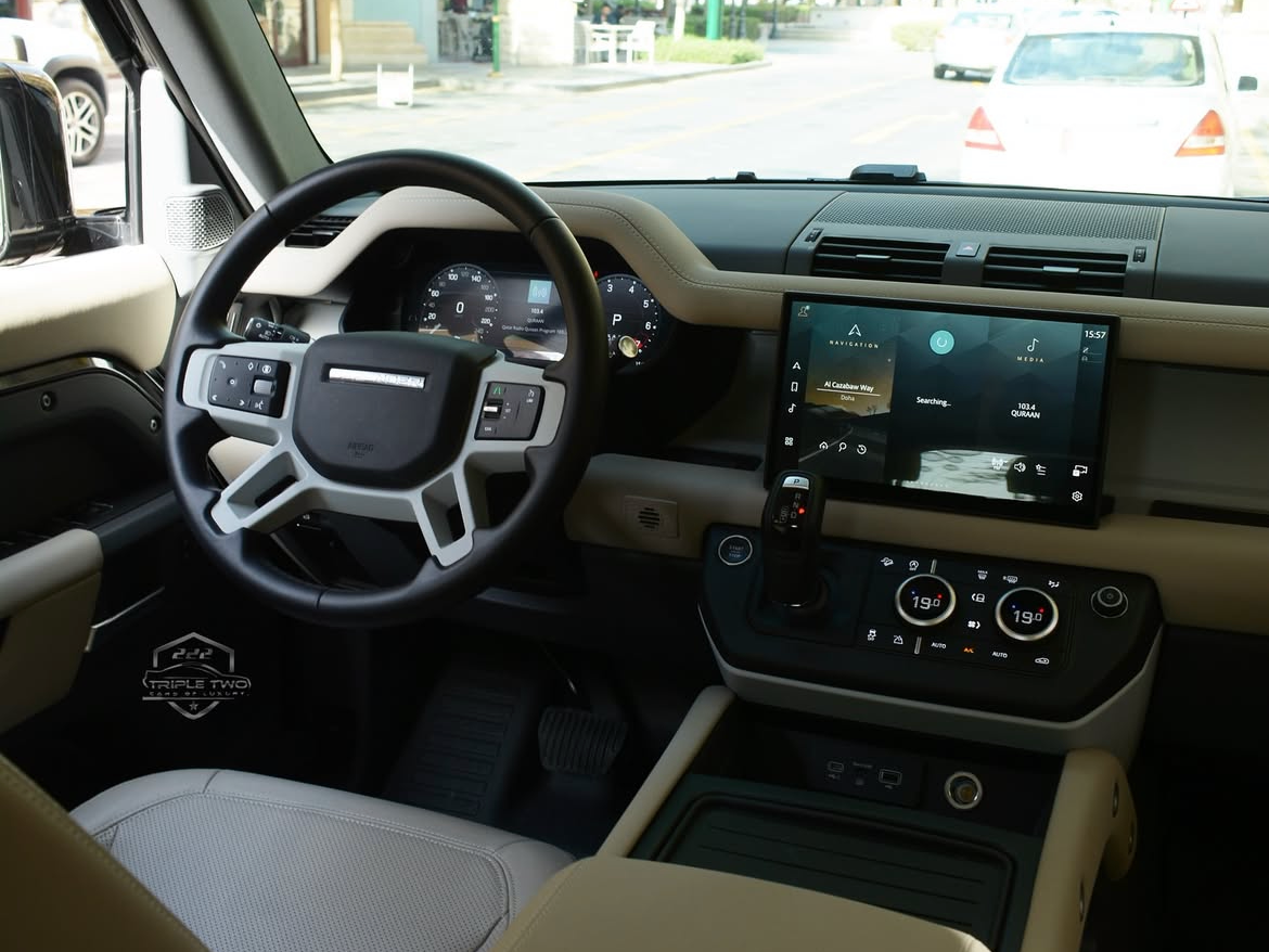 Land Rover Defender 110 S - Image 4