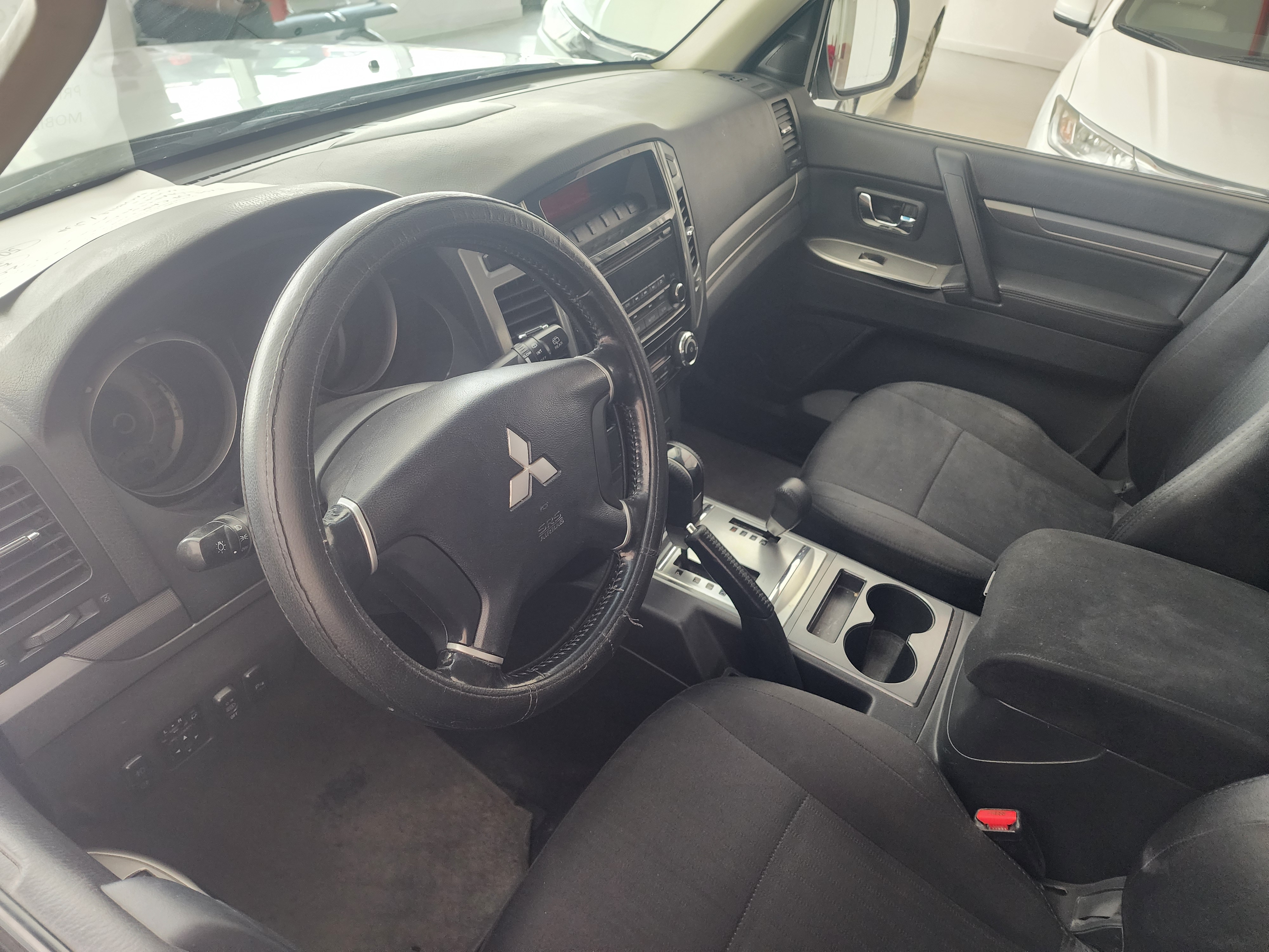 Mitsubishi Pajero - Image 4