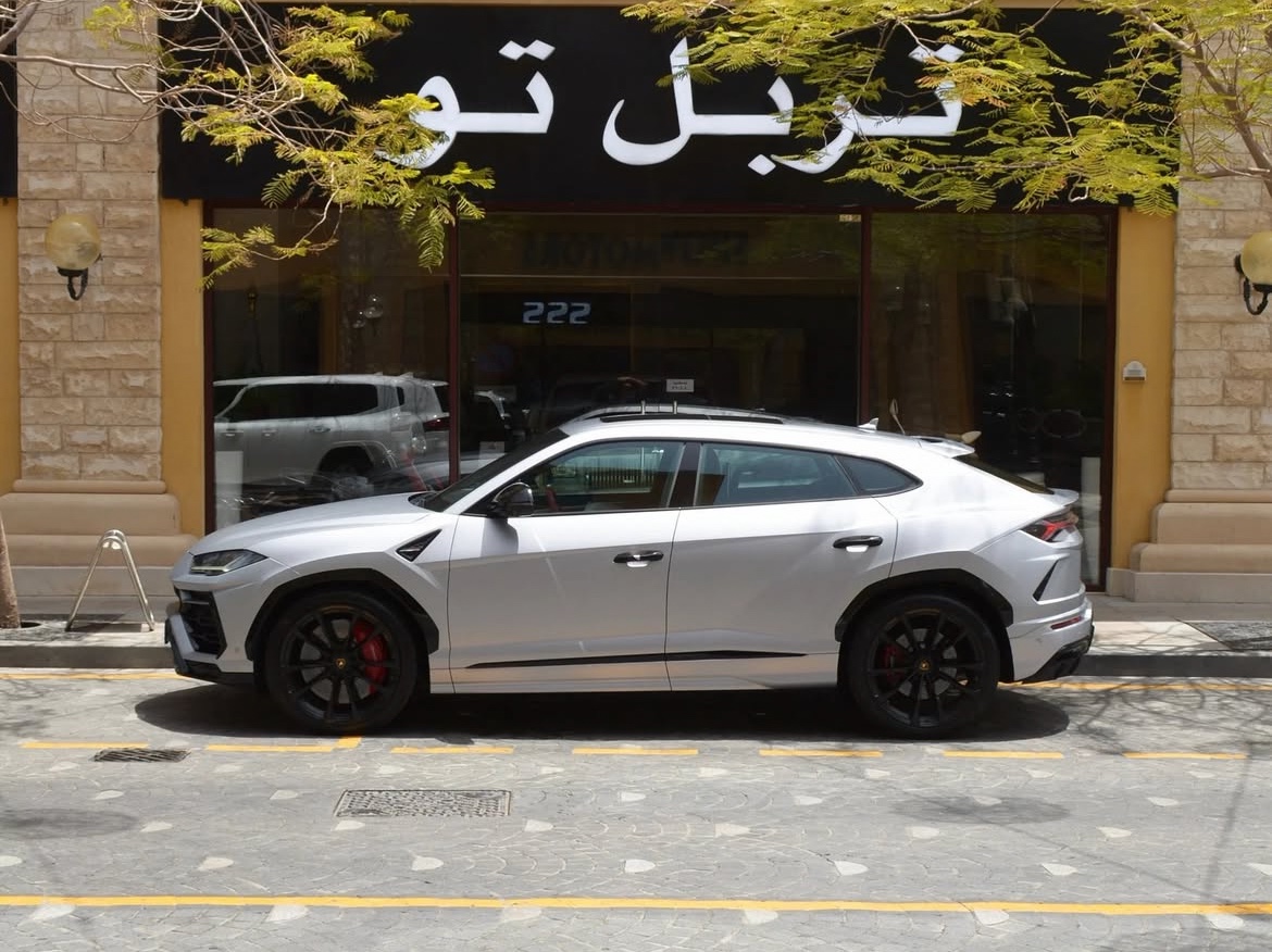 Lamborghini Urus - Image 2