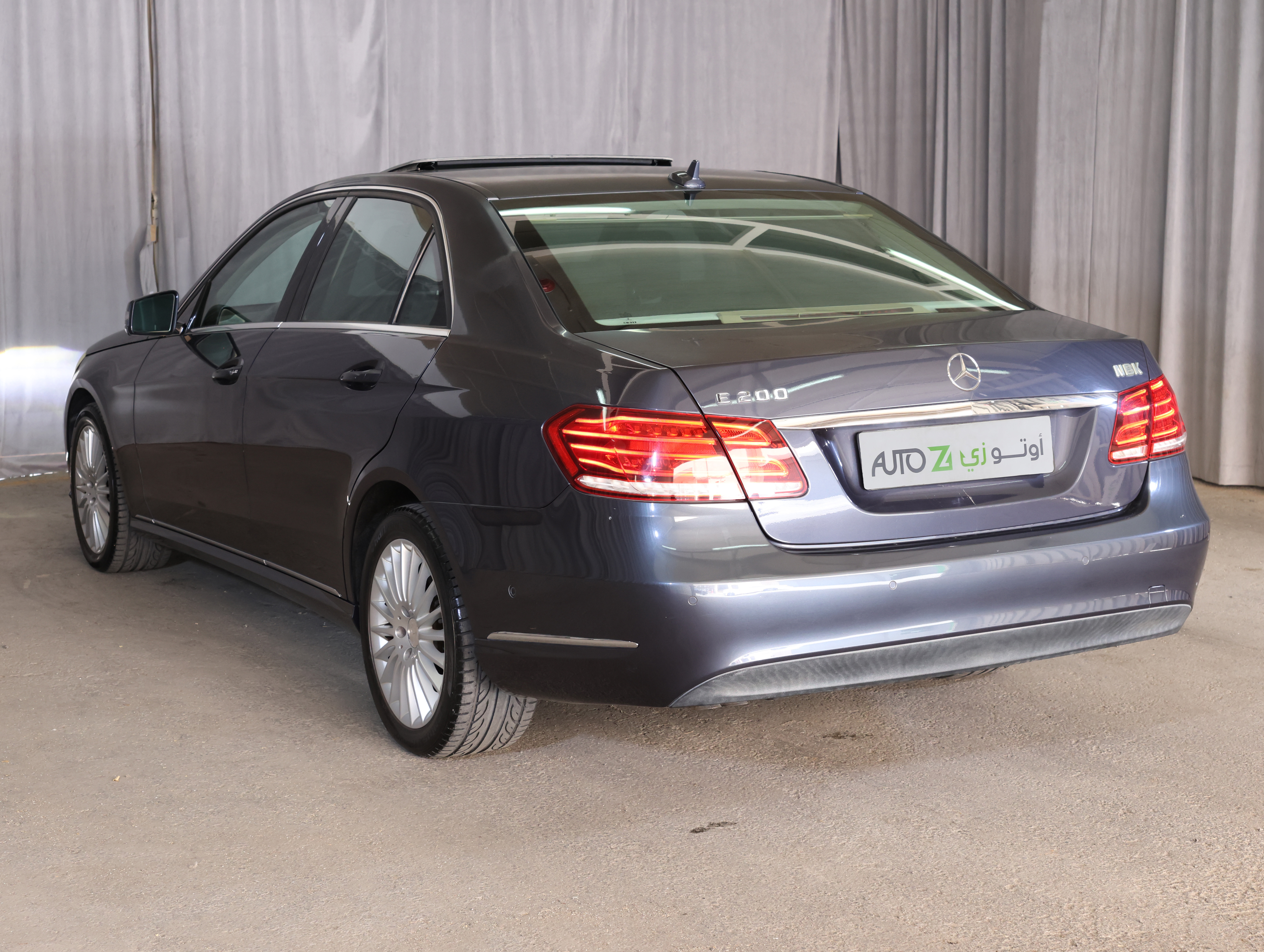 Mercedes-Benz E-Class Sedan 200 - Image 4