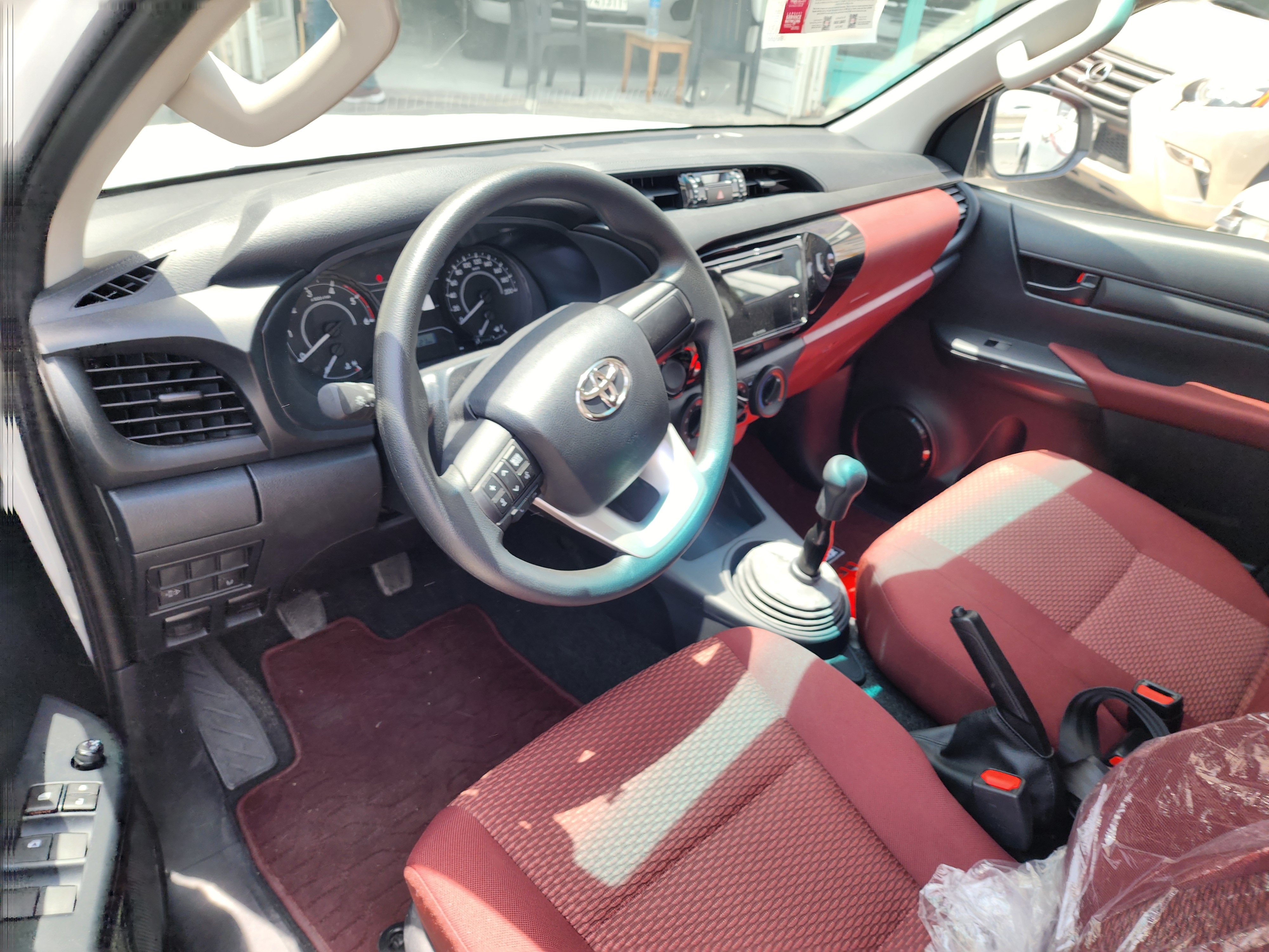 Toyota Hilux - Image 2