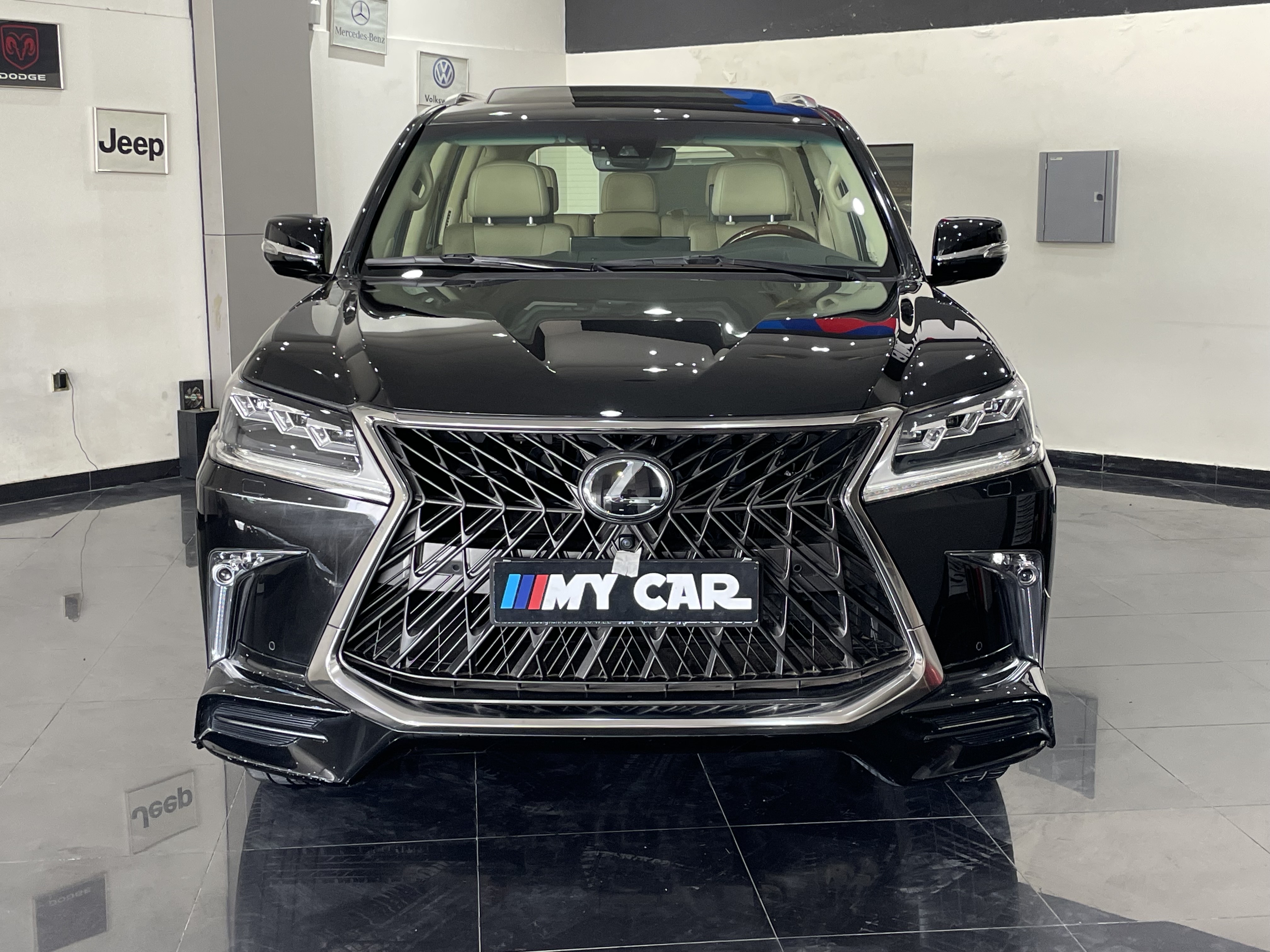 Lexus LX 570 S - Image 2