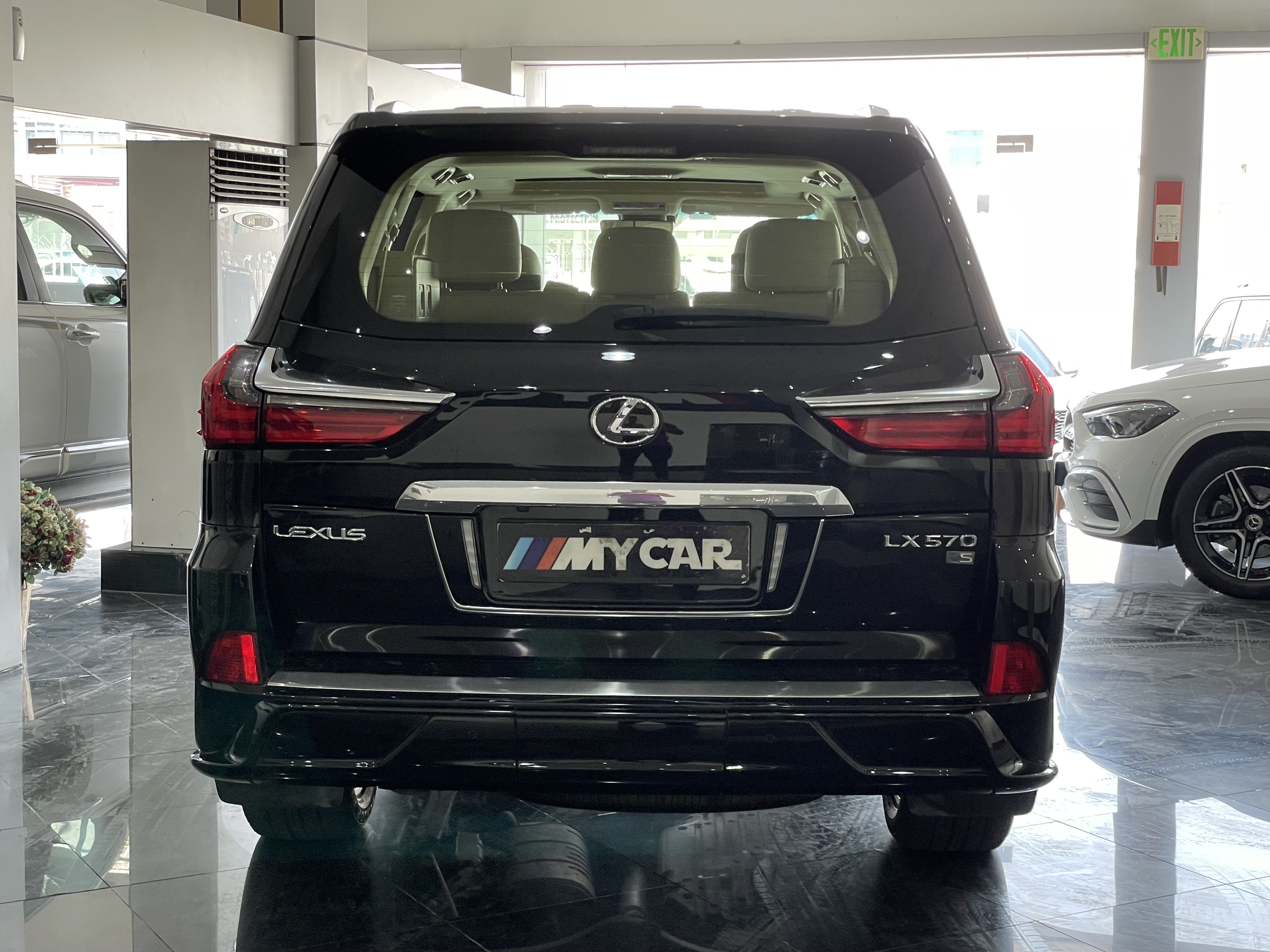 Lexus LX 570 S - Image 3