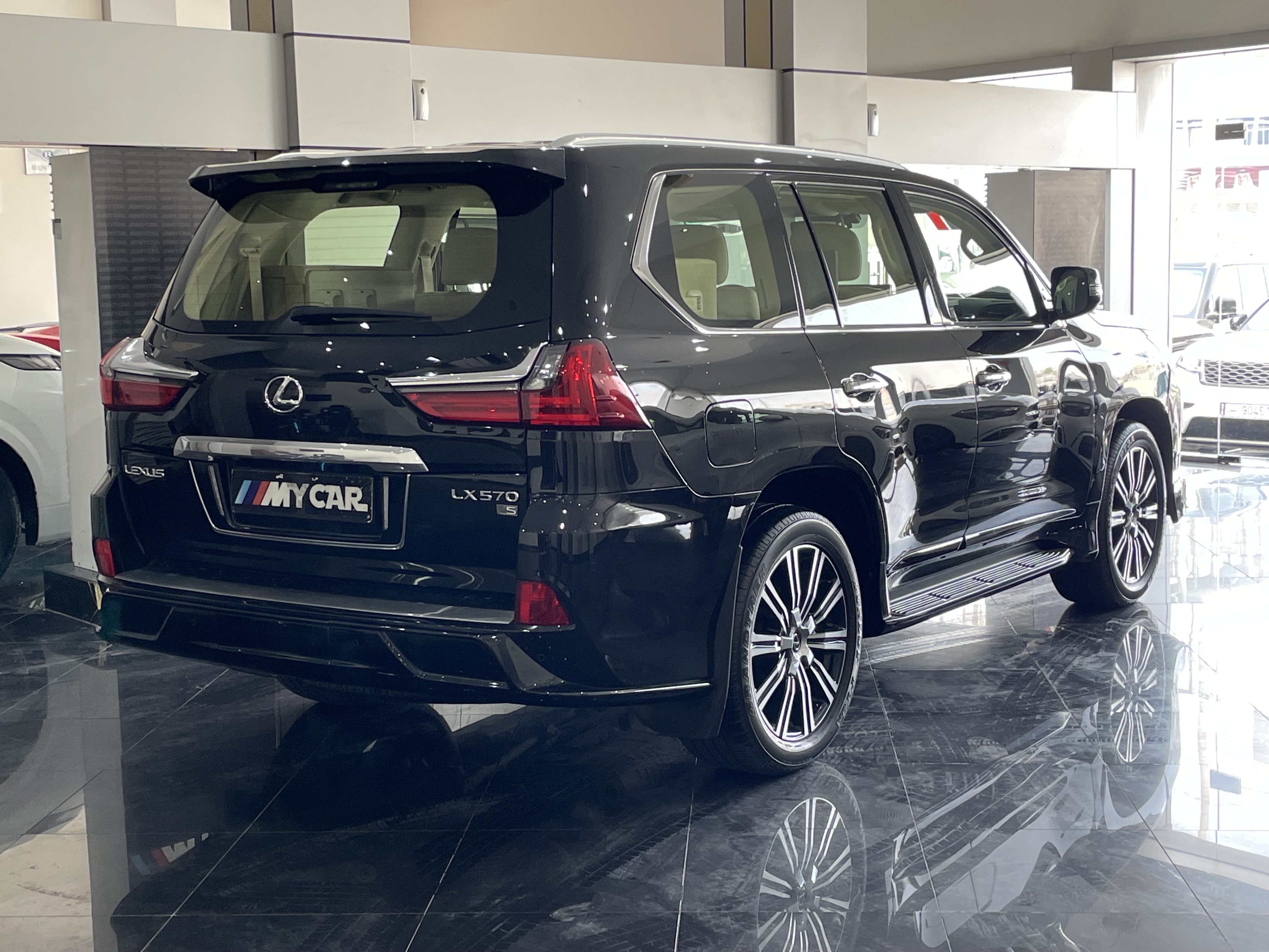 Lexus LX 570 S - Image 4