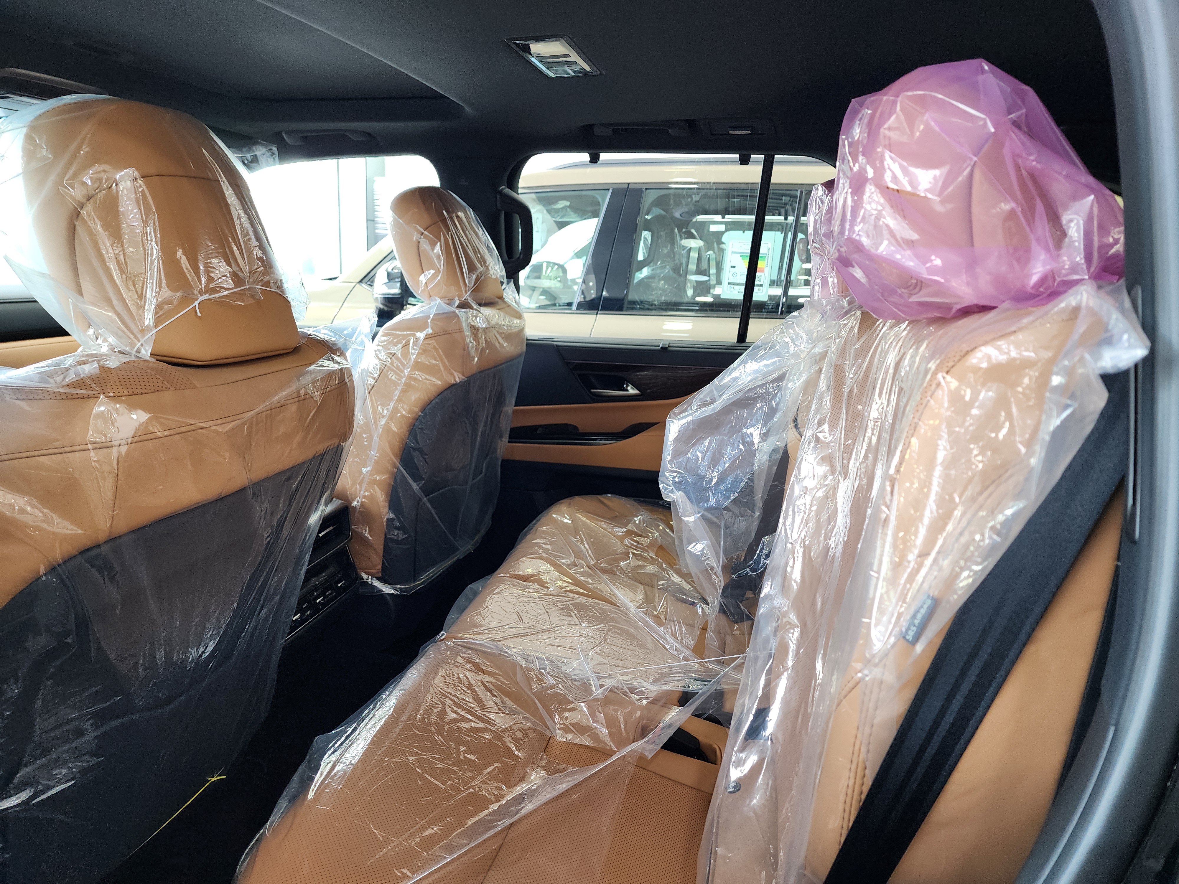 Lexus LX 600 Luxury  - Image 4