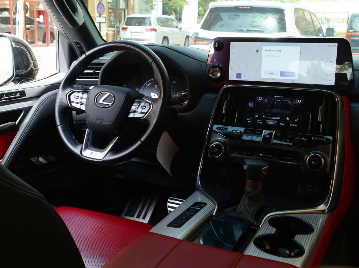 Lexus LX 600  F-Sport - Image 4