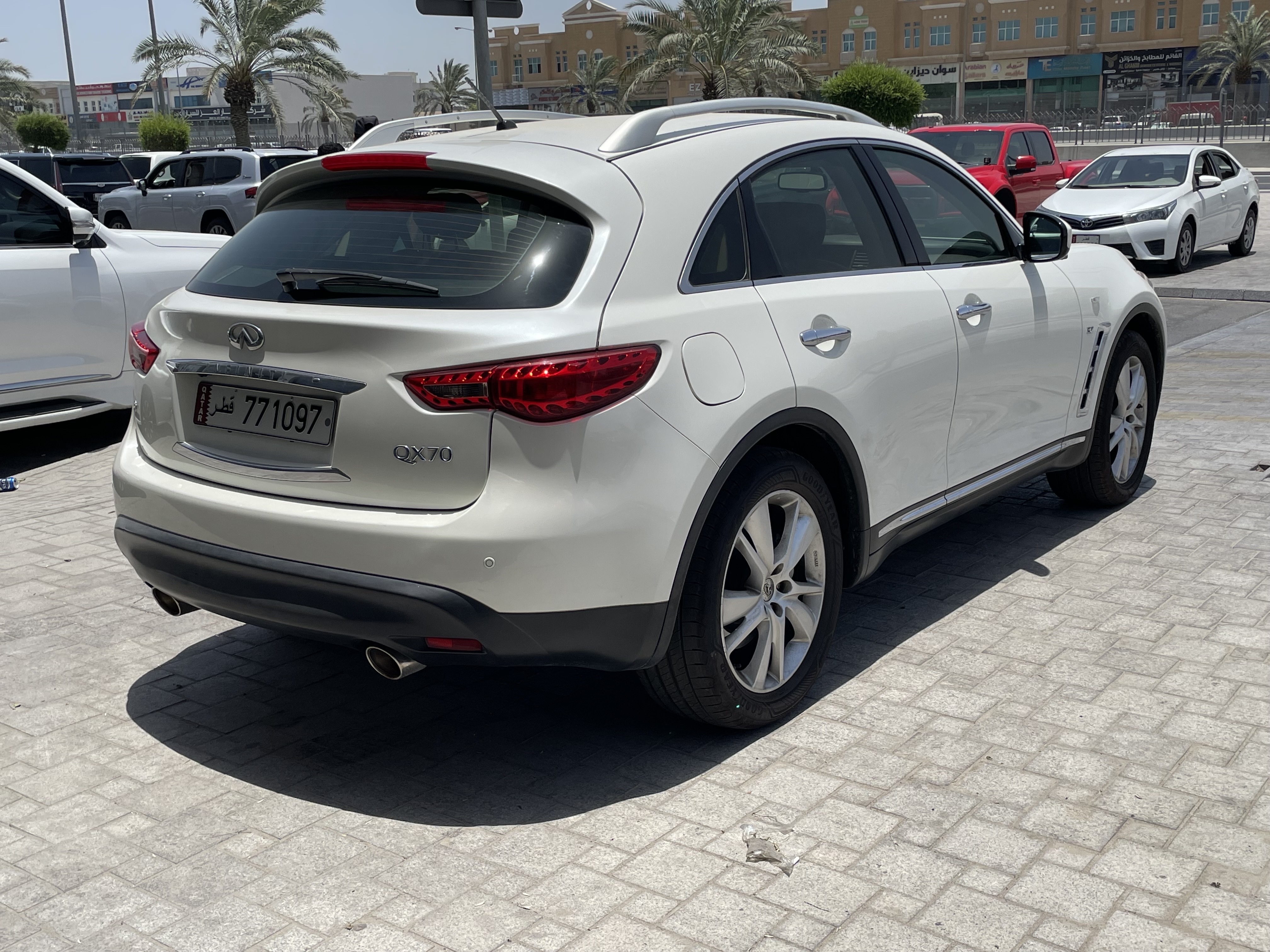 Infiniti QX 70 - Image 2