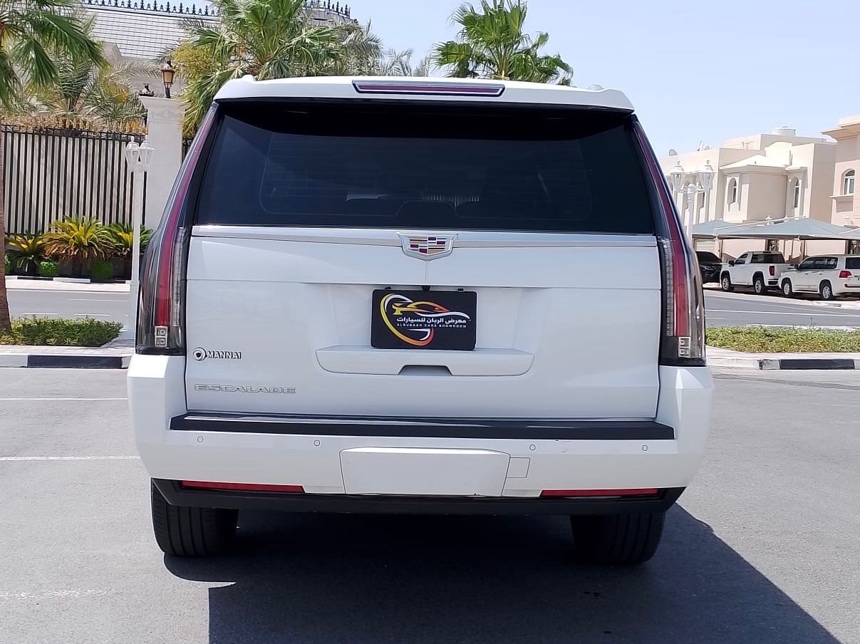 Cadillac Escalade - Image 4