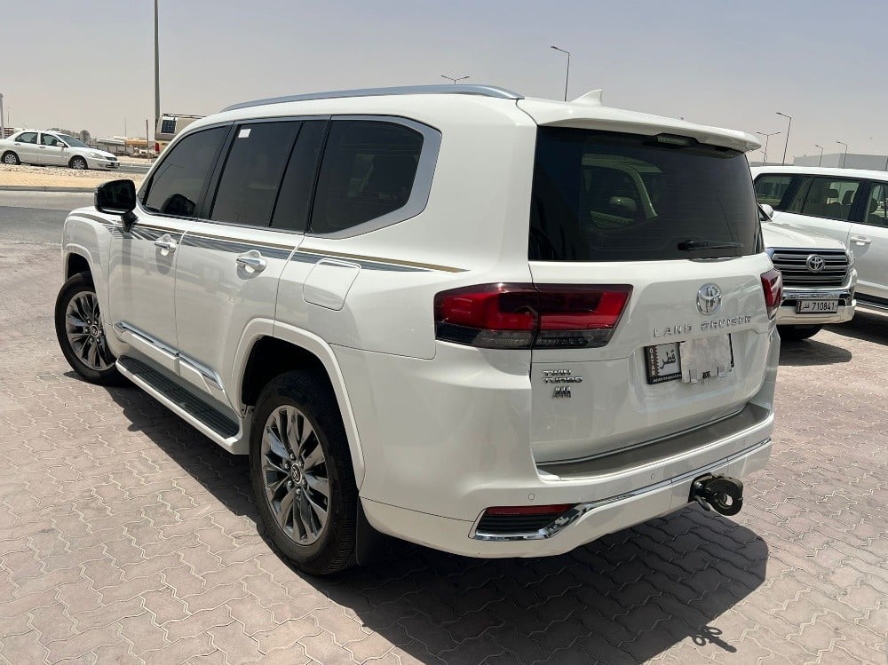 Toyota Land Cruiser VX.R - Image 3