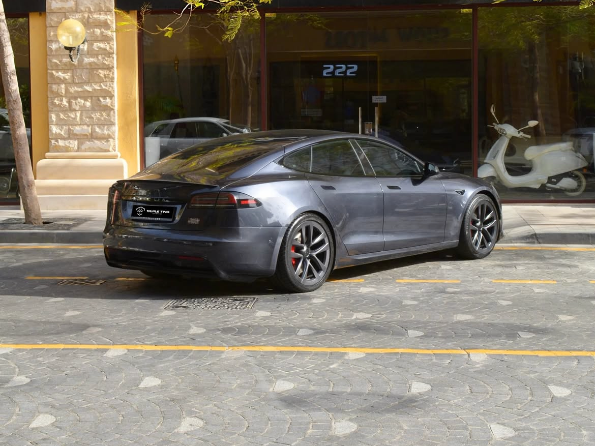 Tesla Model S Plaid - Image 2