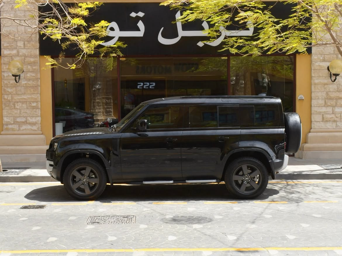 Land Rover Defender 110 S - Image 2