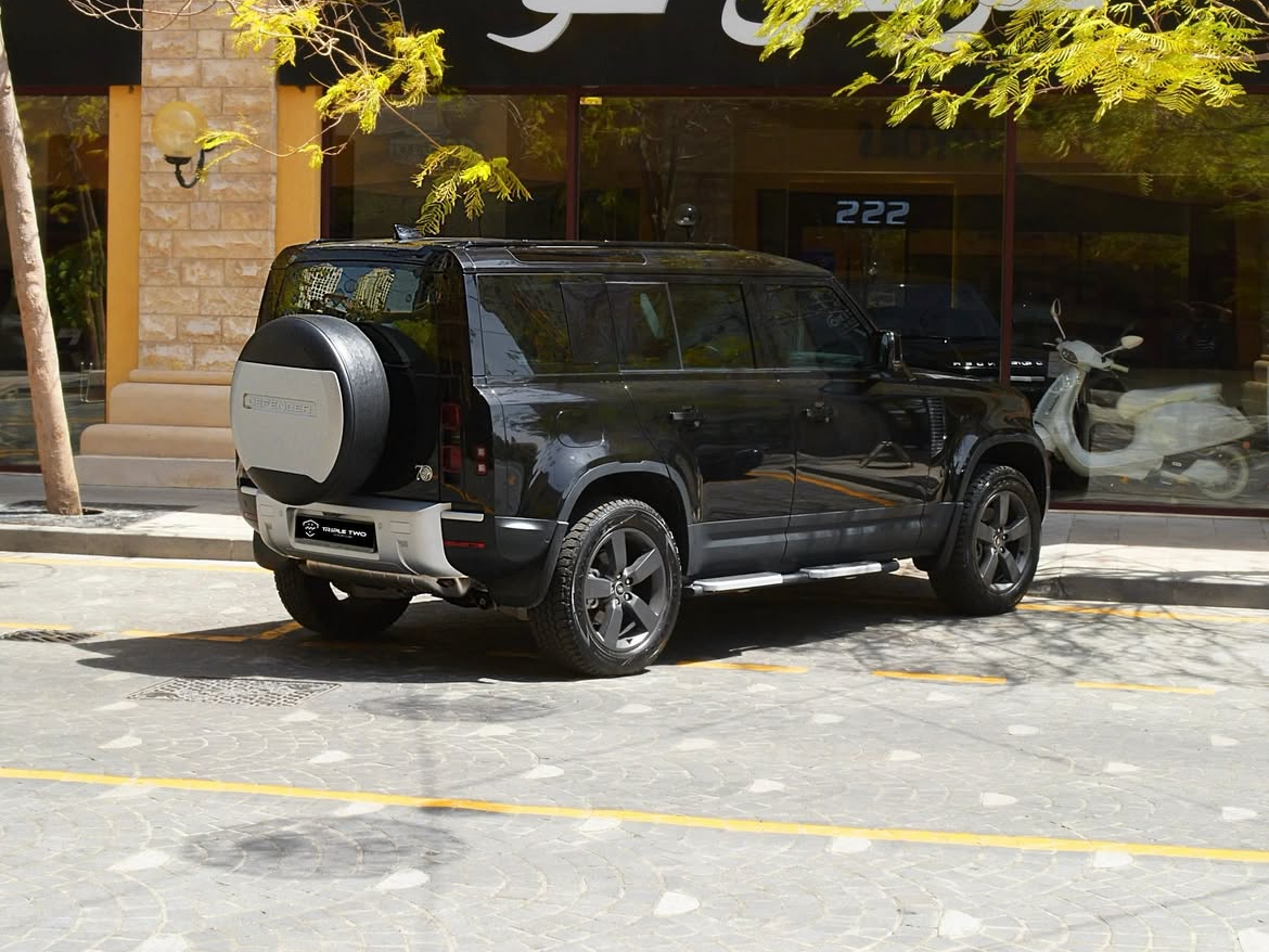 Land Rover Defender 110 S - Image 3