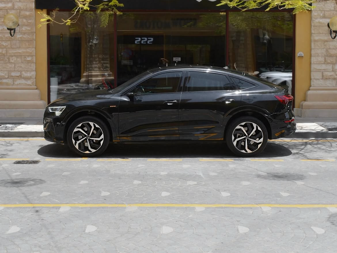 Audi E-Tron  55 Quattro - S Line  - Image 2