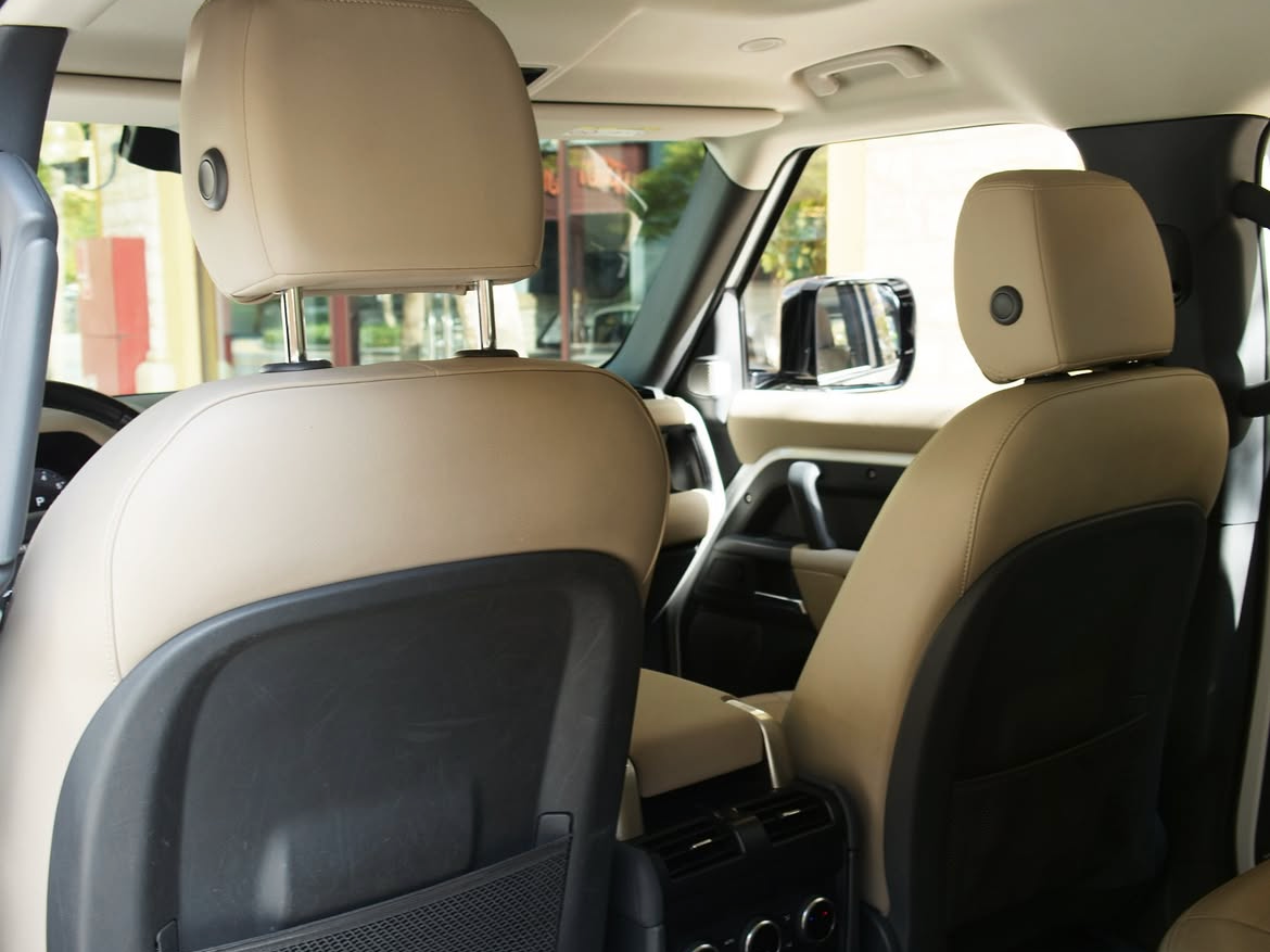 Land Rover Defender 130 HSE - Image 4