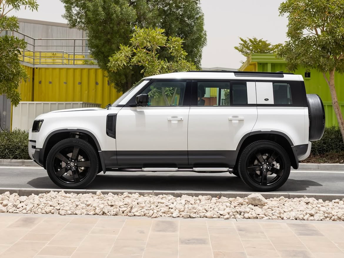 Land Rover Defender - Image 2