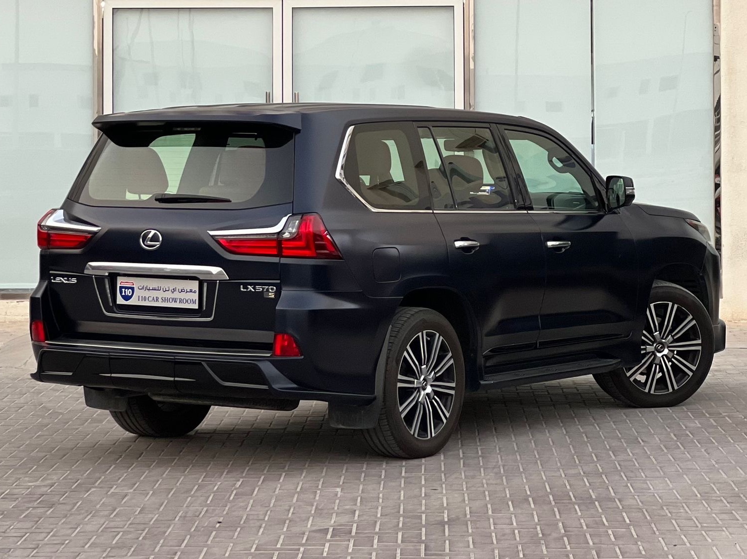Lexus LX 570 - Image 2