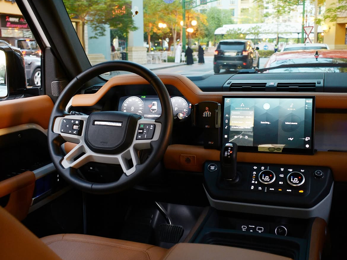 Land Rover Defender 110 HSE - Image 4