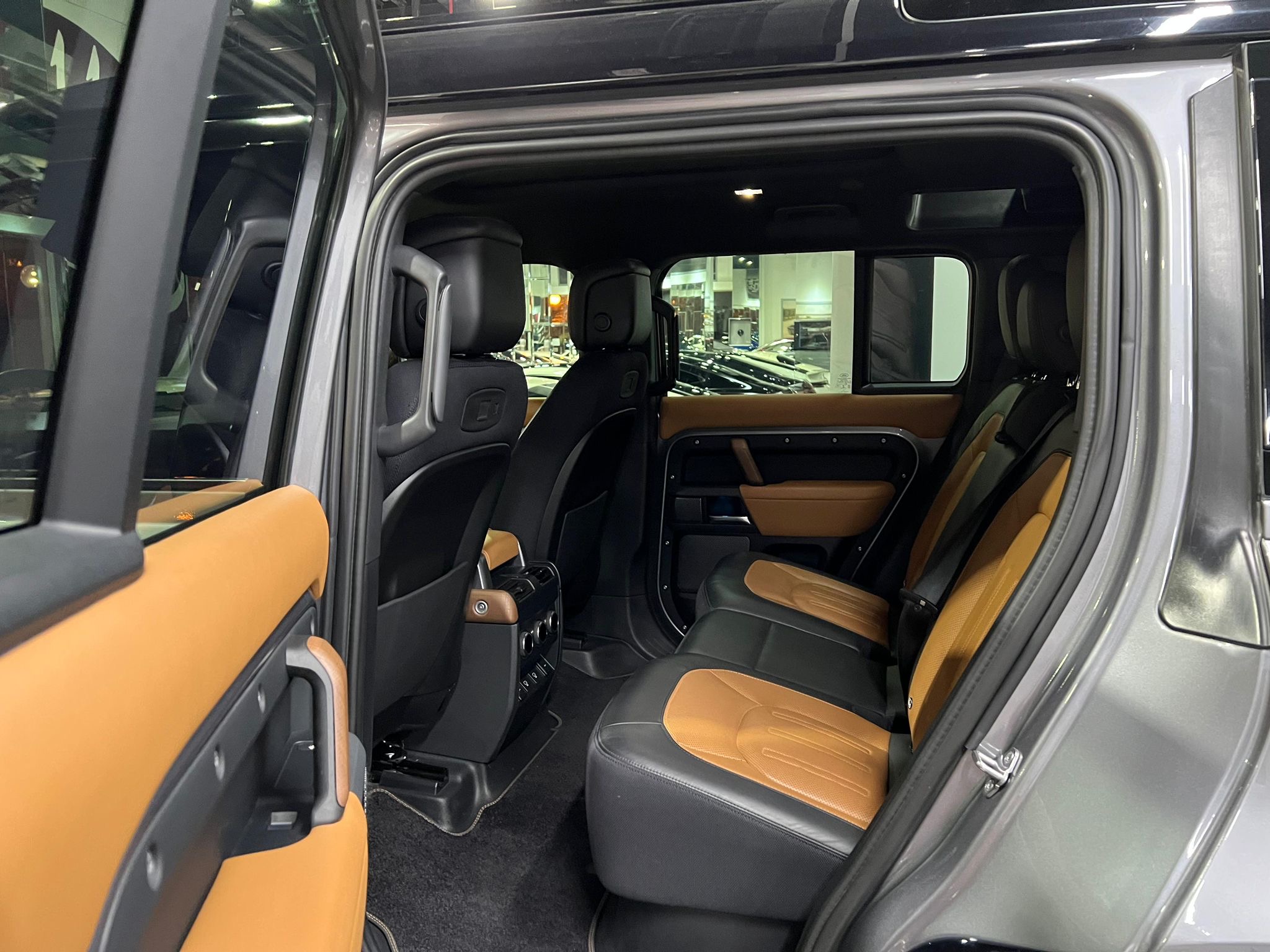 Land Rover Defender 110 X - Image 2