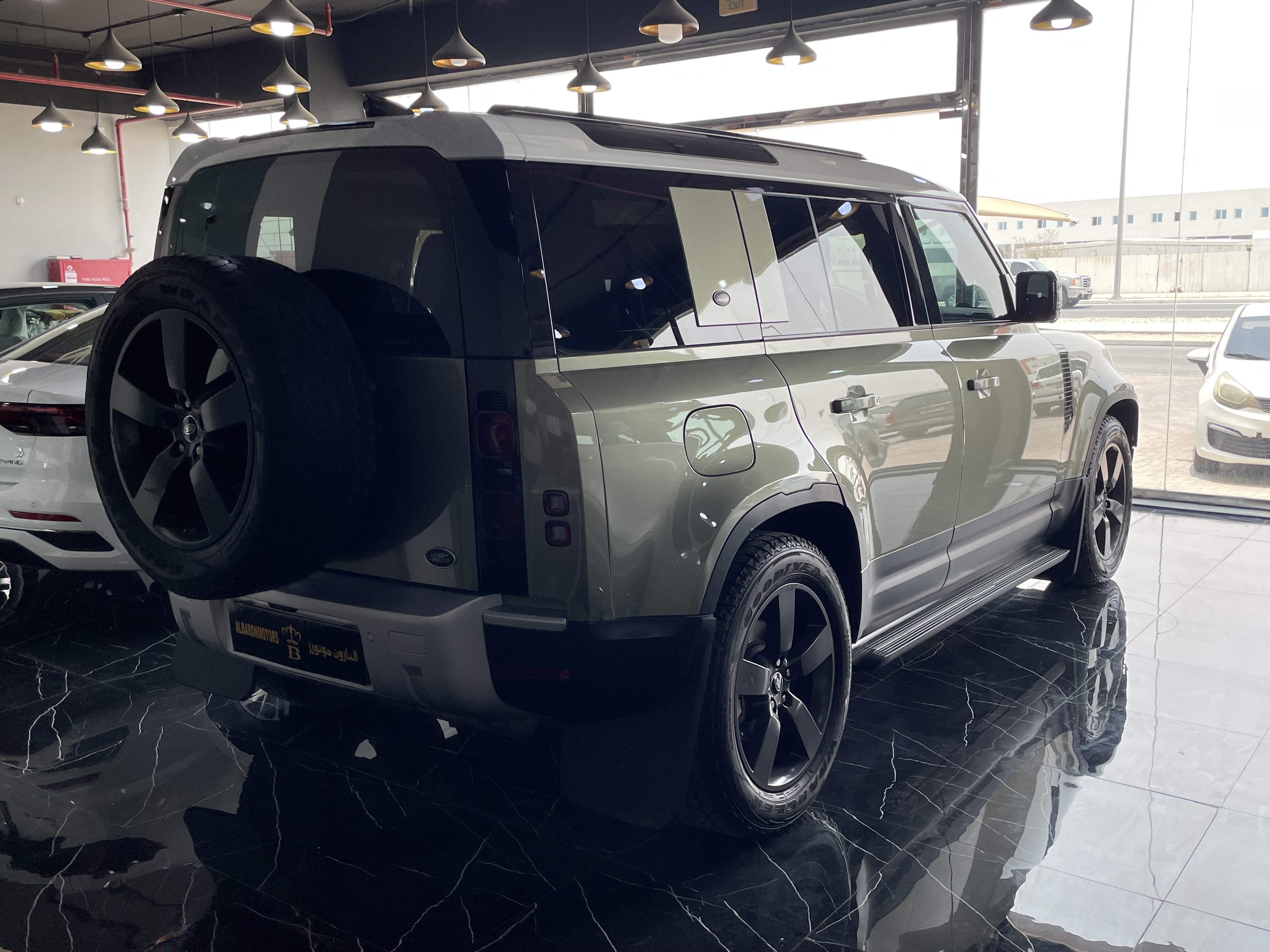 Land Rover Defender - Image 2