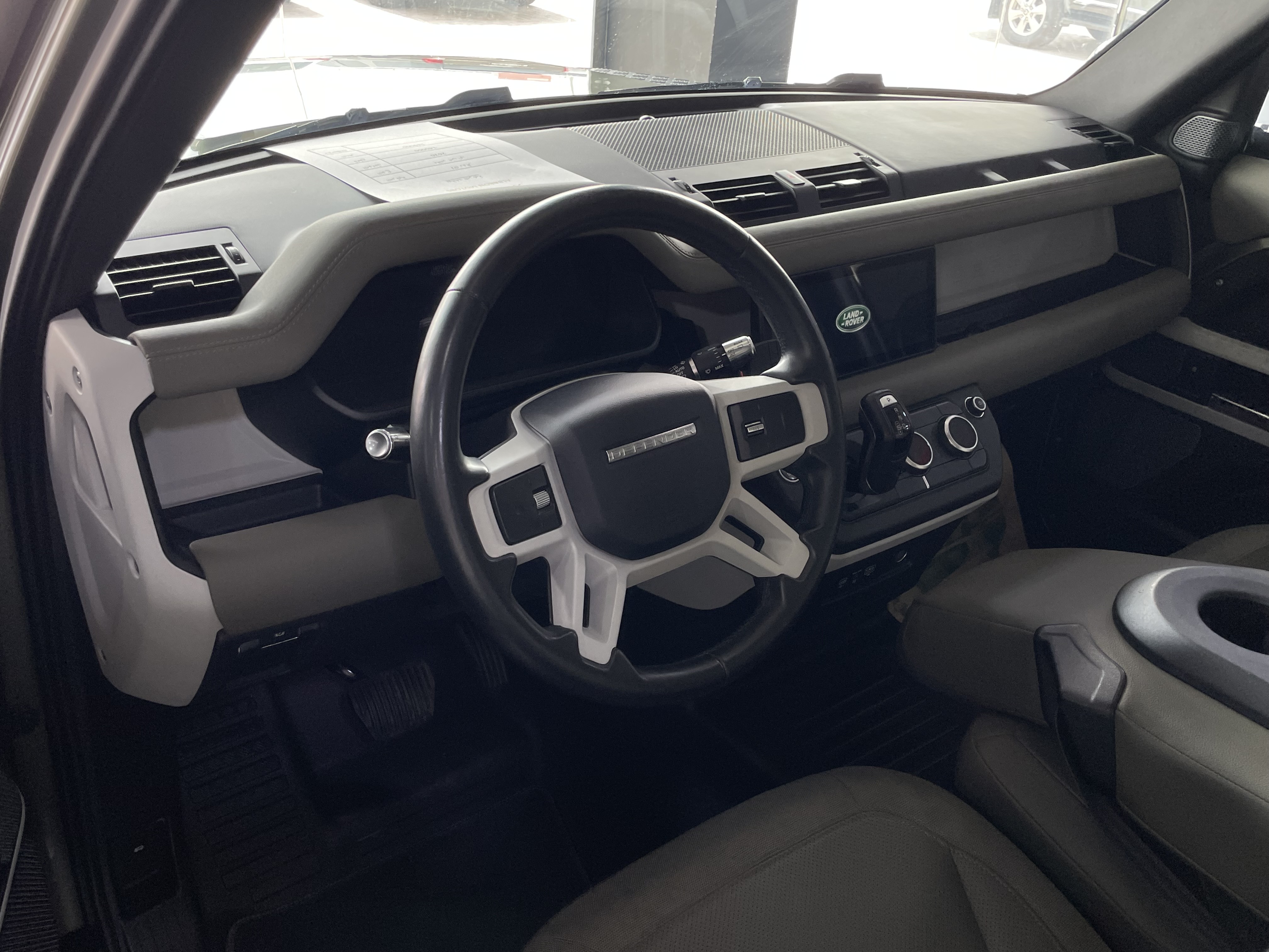 Land Rover Defender - Image 3