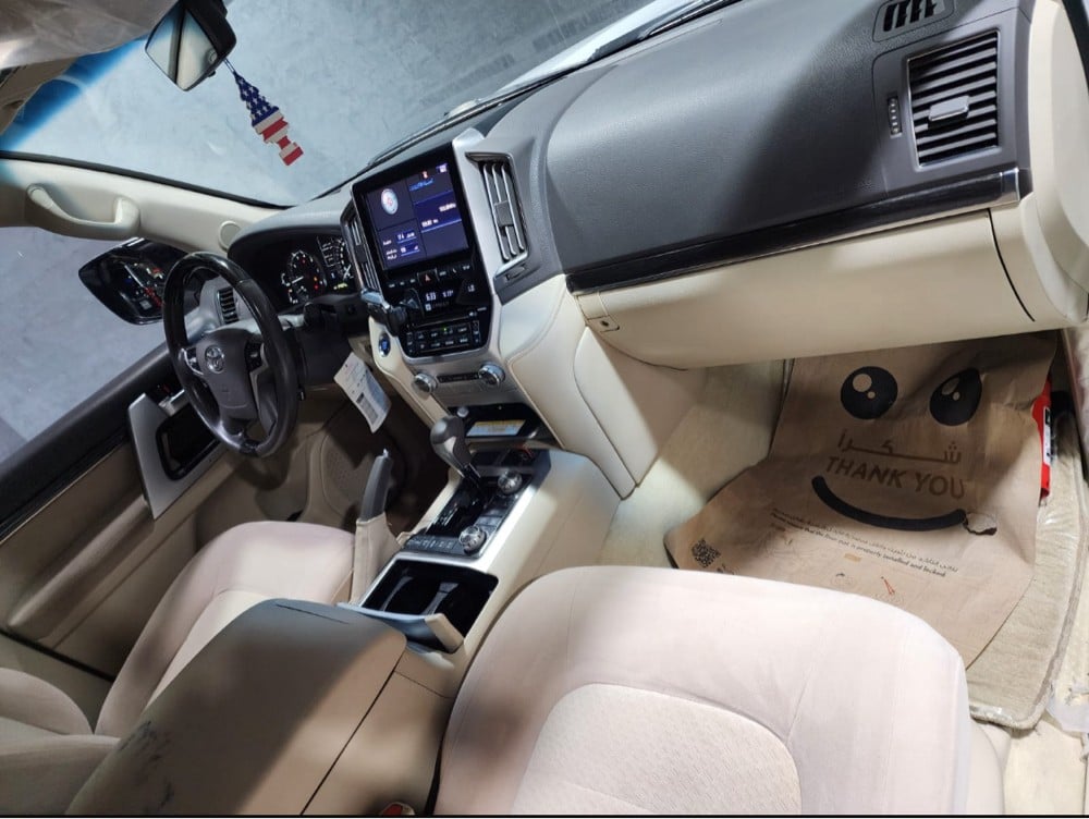 Toyota Land Cruiser VXR Grand Touring - Image 3